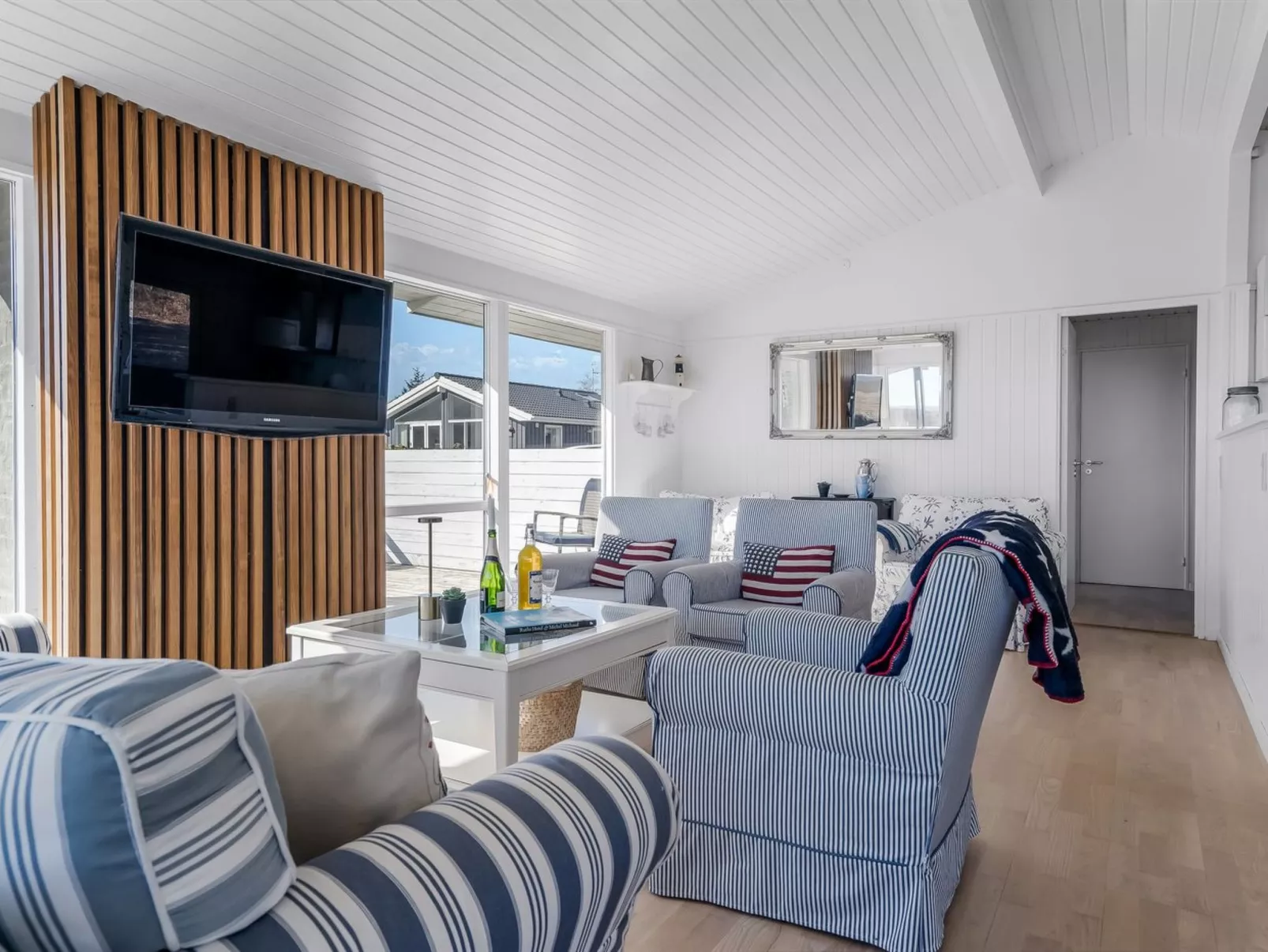 "Jaike" -  from the sea-Binnen