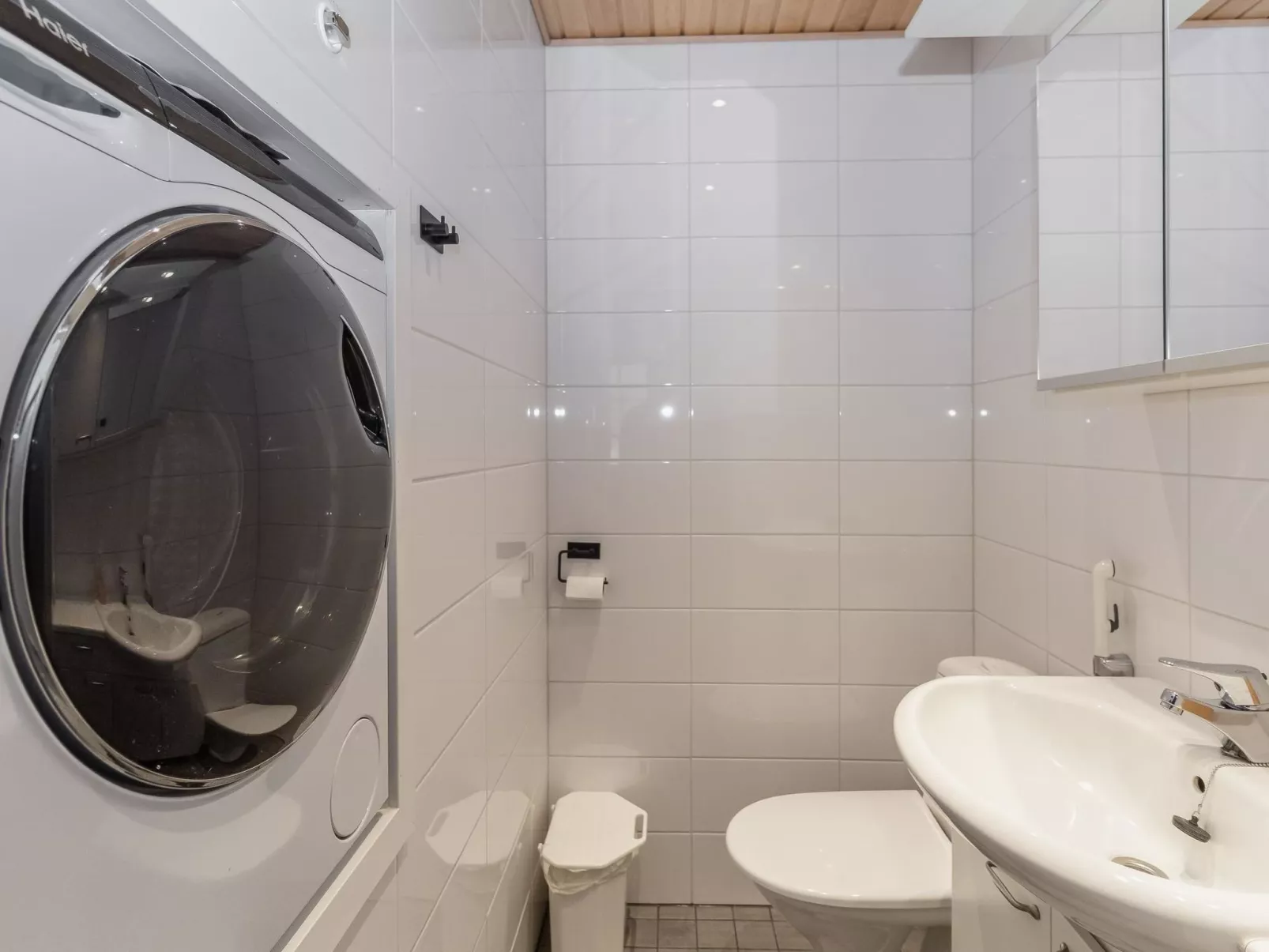 Saariseläntie 8 e 11-Binnen