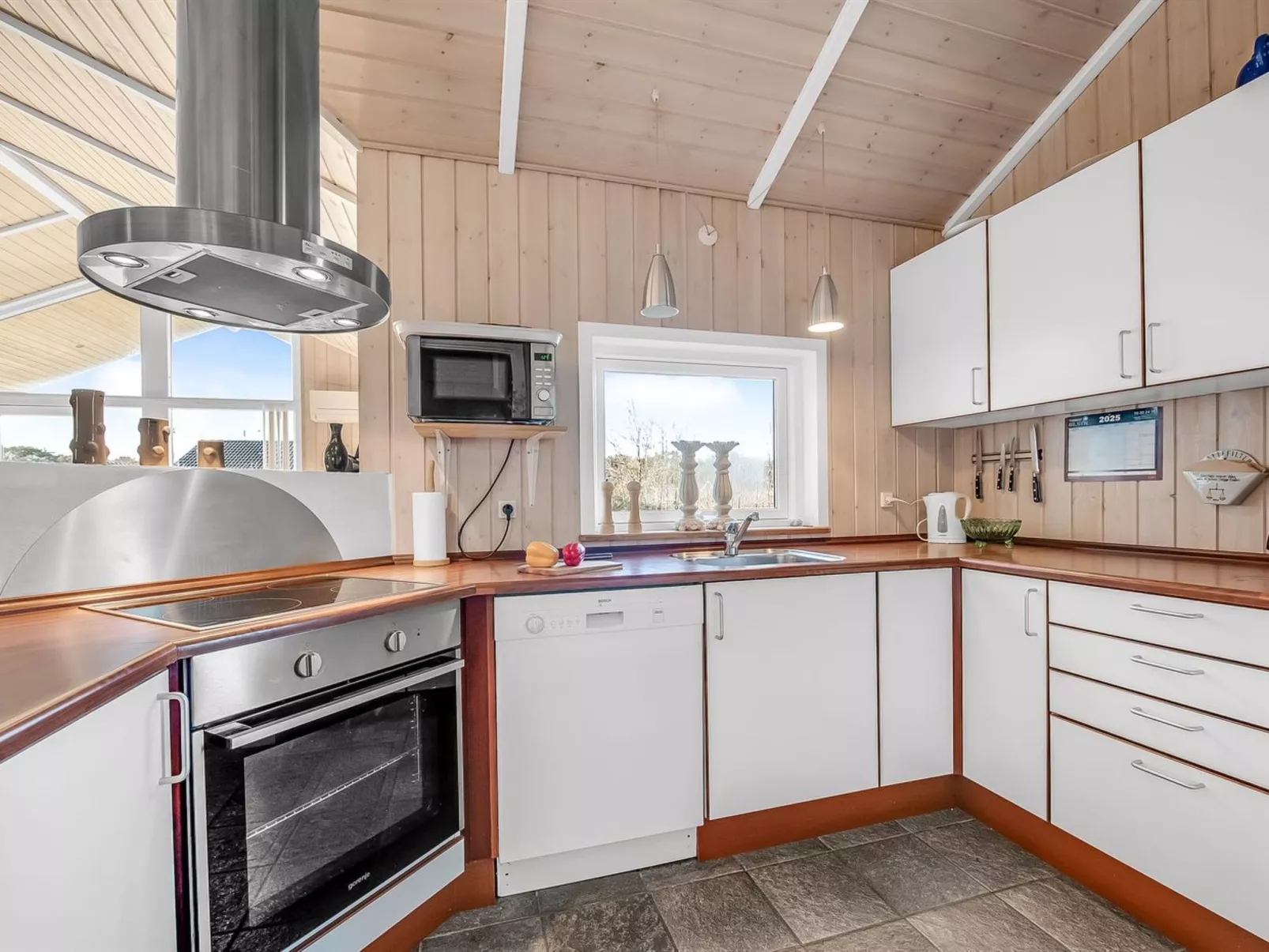 "Asgard" - 800m to the fjord-Binnen