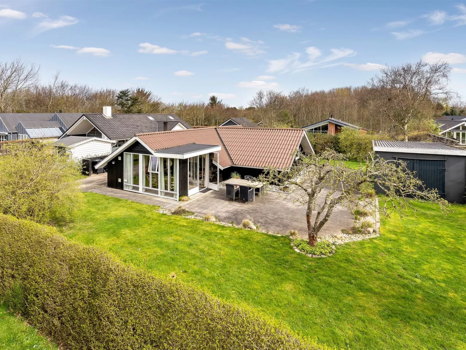 "Magnus" - 250m to the fjord-Buiten