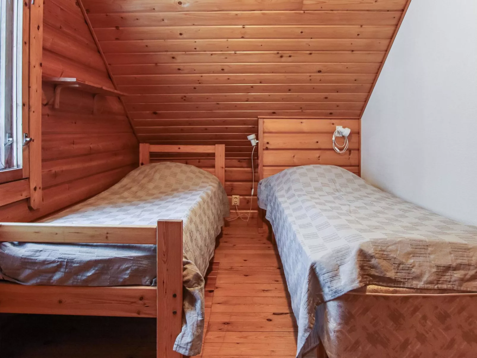 Aurinkoalppi 11a paritalon yläkerta-Binnen