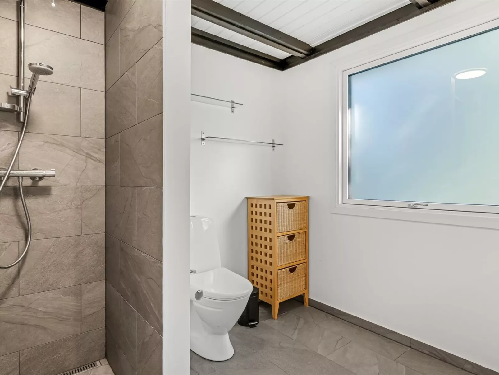 "Ørn" - 5m from the sea-Binnen