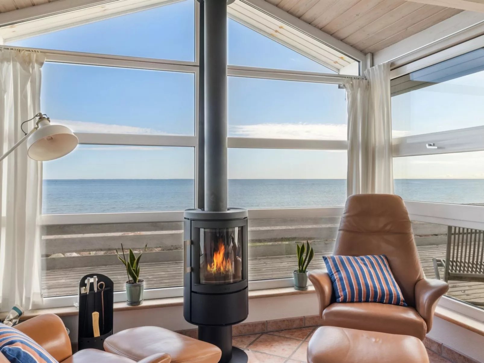 "Amila" - 10m from the sea-Binnen