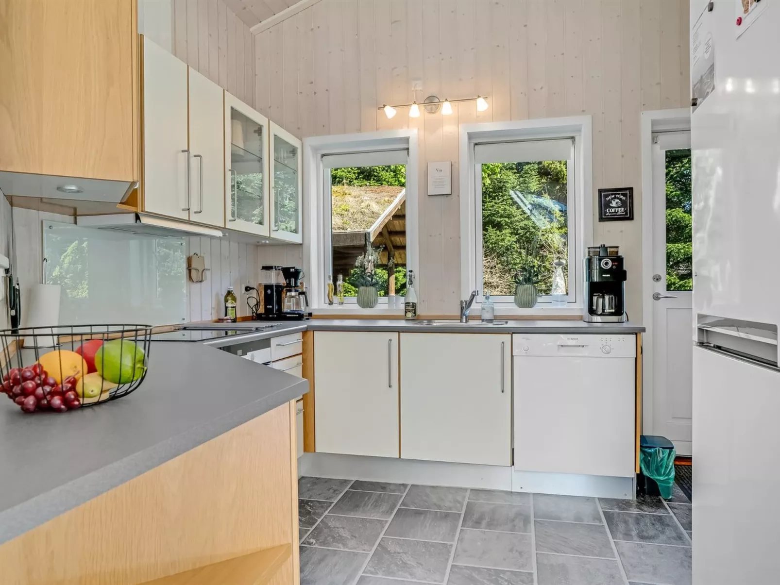 "Atti" - 500m to the fjord-Binnen