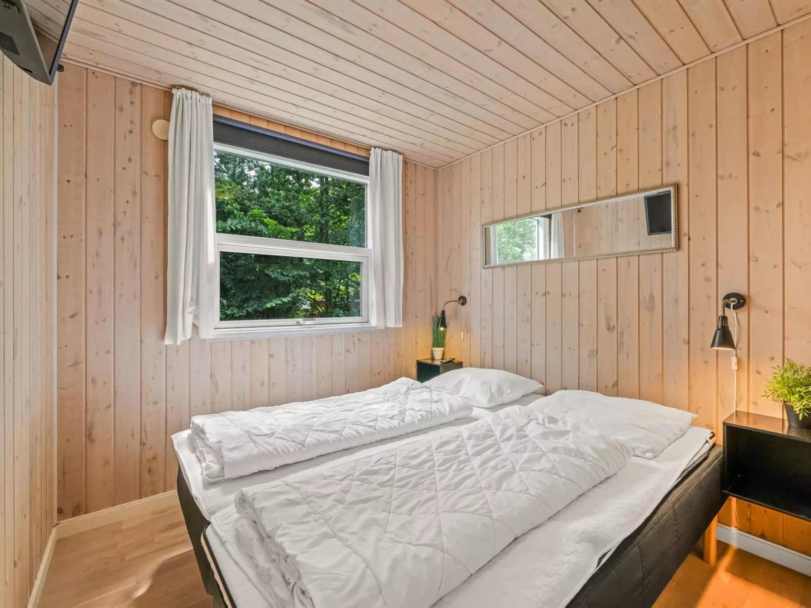 "Mina" - 600m to the fjord-Binnen