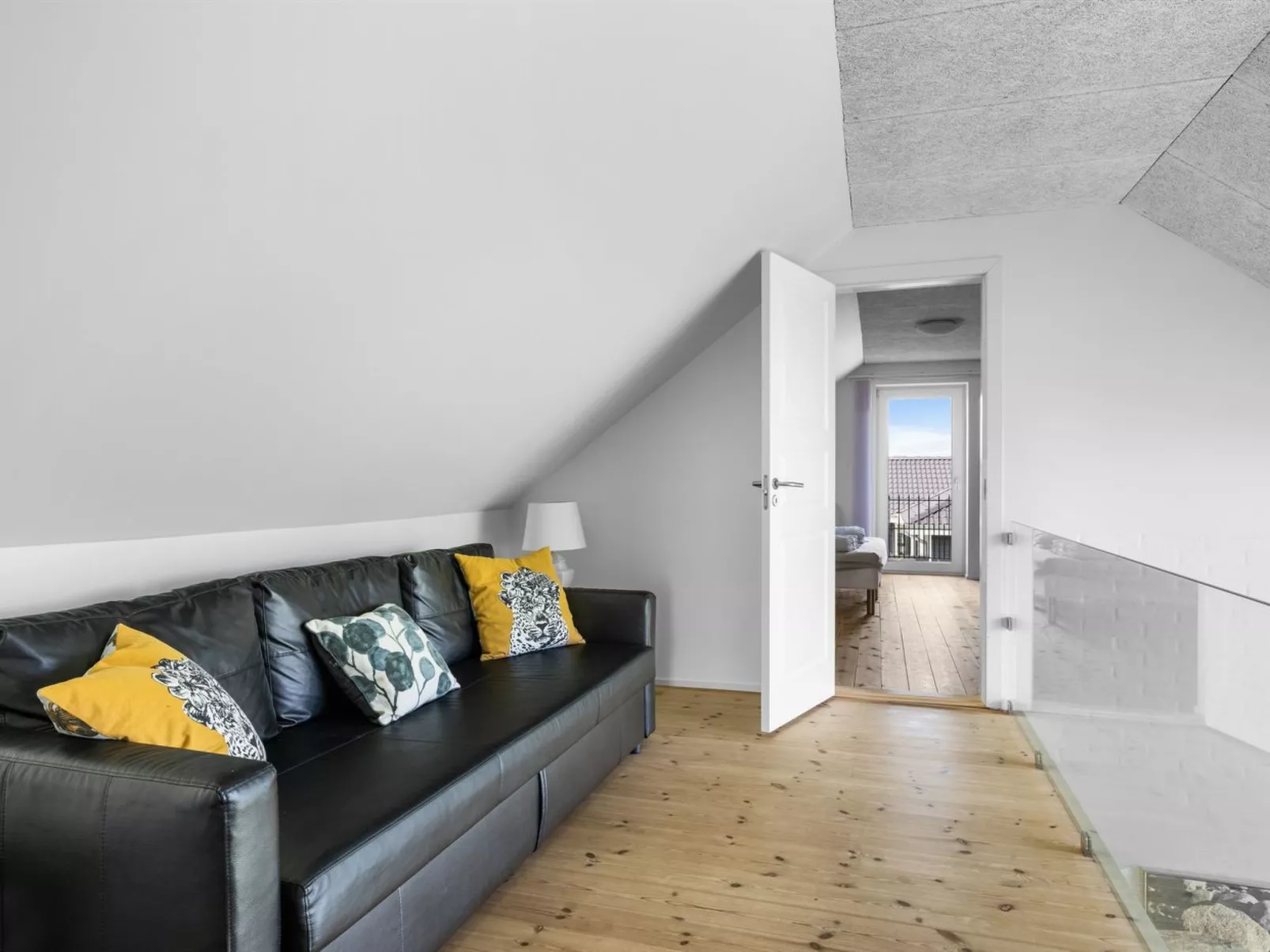 "Ung" - 460m from the sea-Binnen