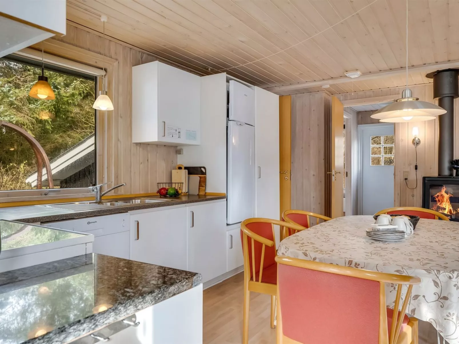 "Iris" - 200m to the fjord-Binnen