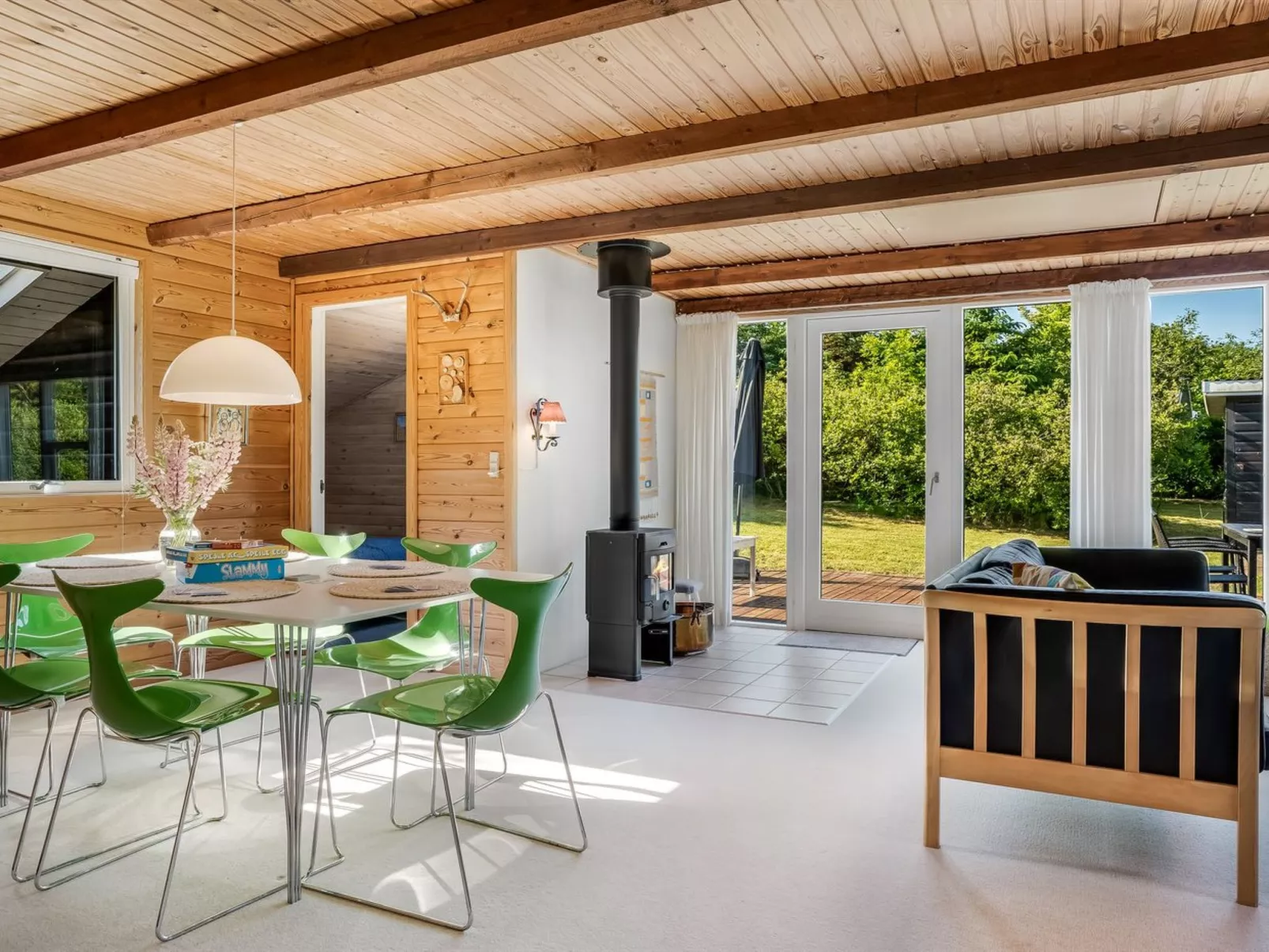 "Laris" - 700m to the fjord-Binnen