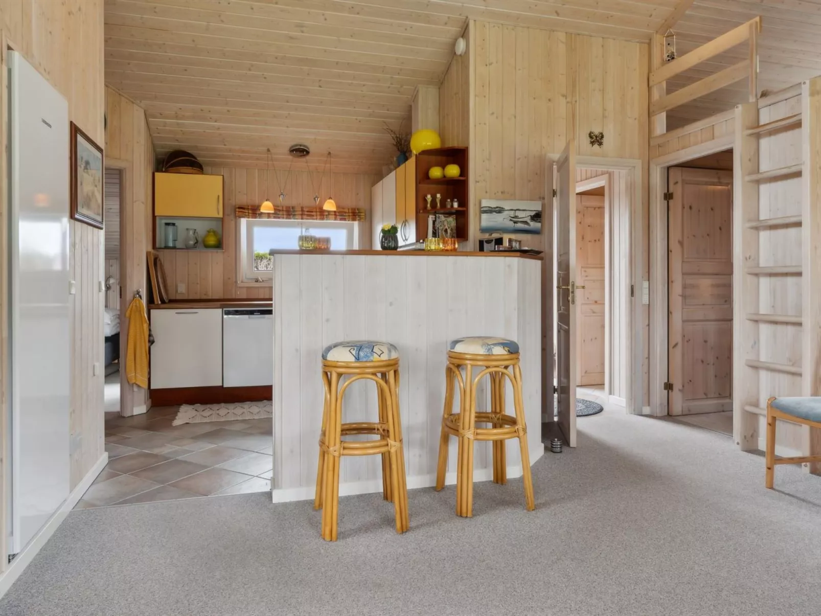 "Henne" -  from the sea-Binnen