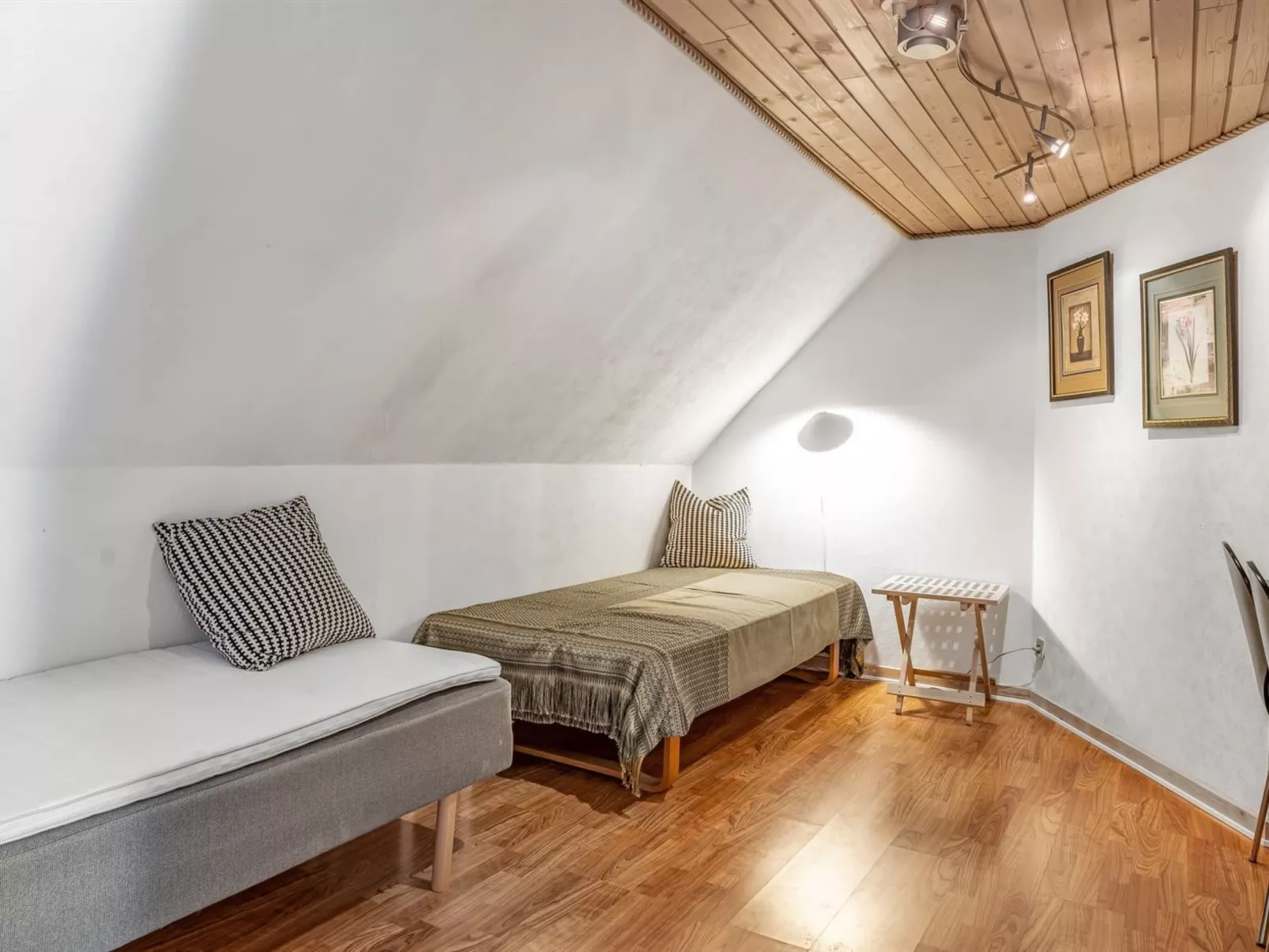 "Elia" - 5km to the fjord-Binnen