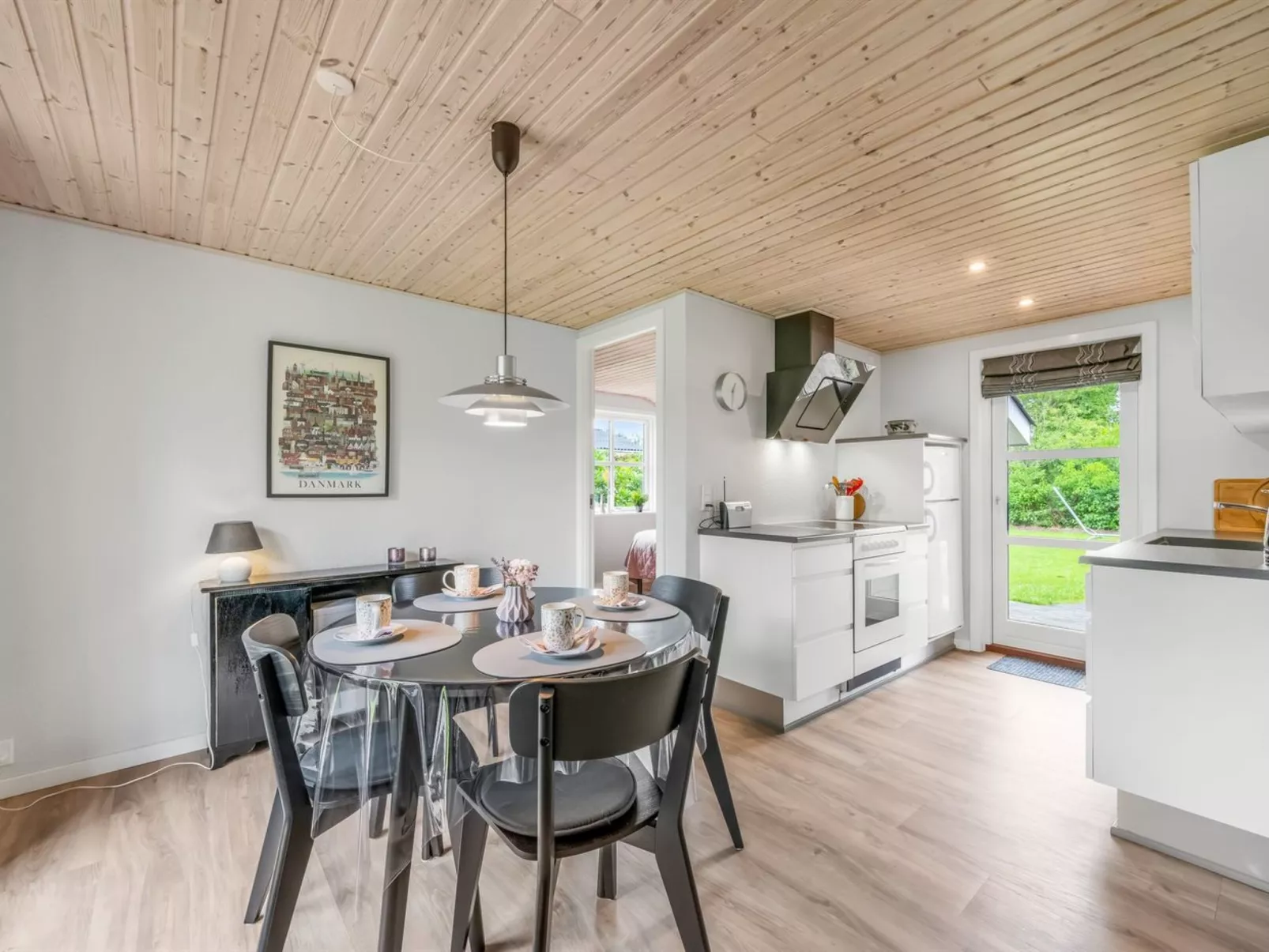 "Roland" - 200m to the fjord-Binnen