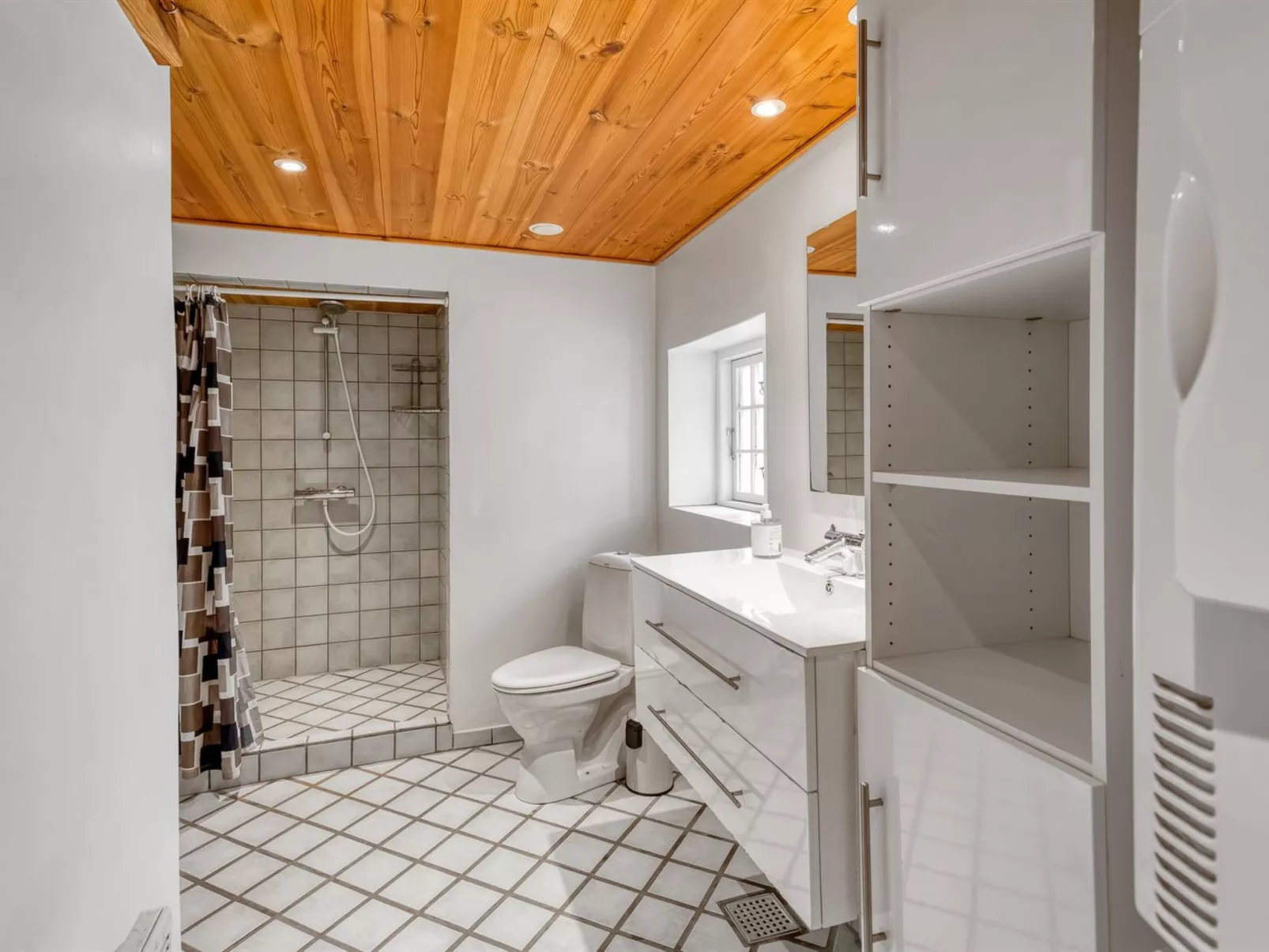 "Yrjö" - 2.5km from the sea-Binnen