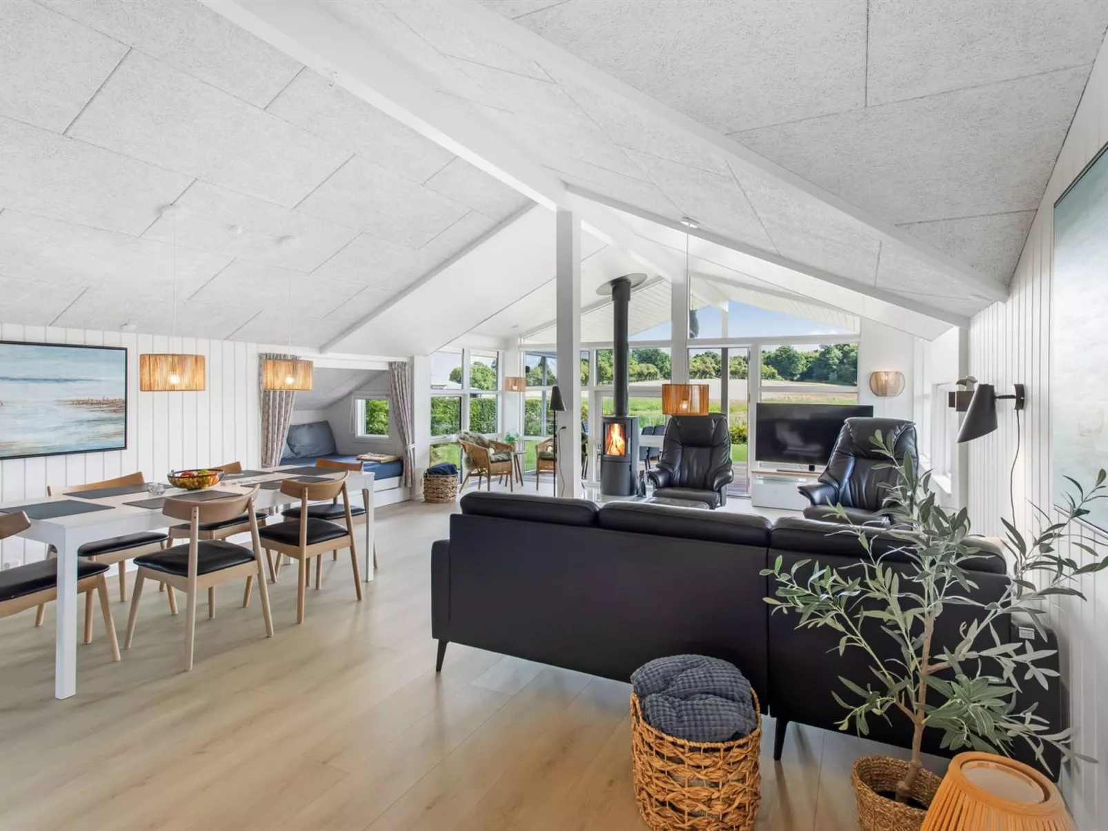 "Eisa" - 75m from the sea-Binnen