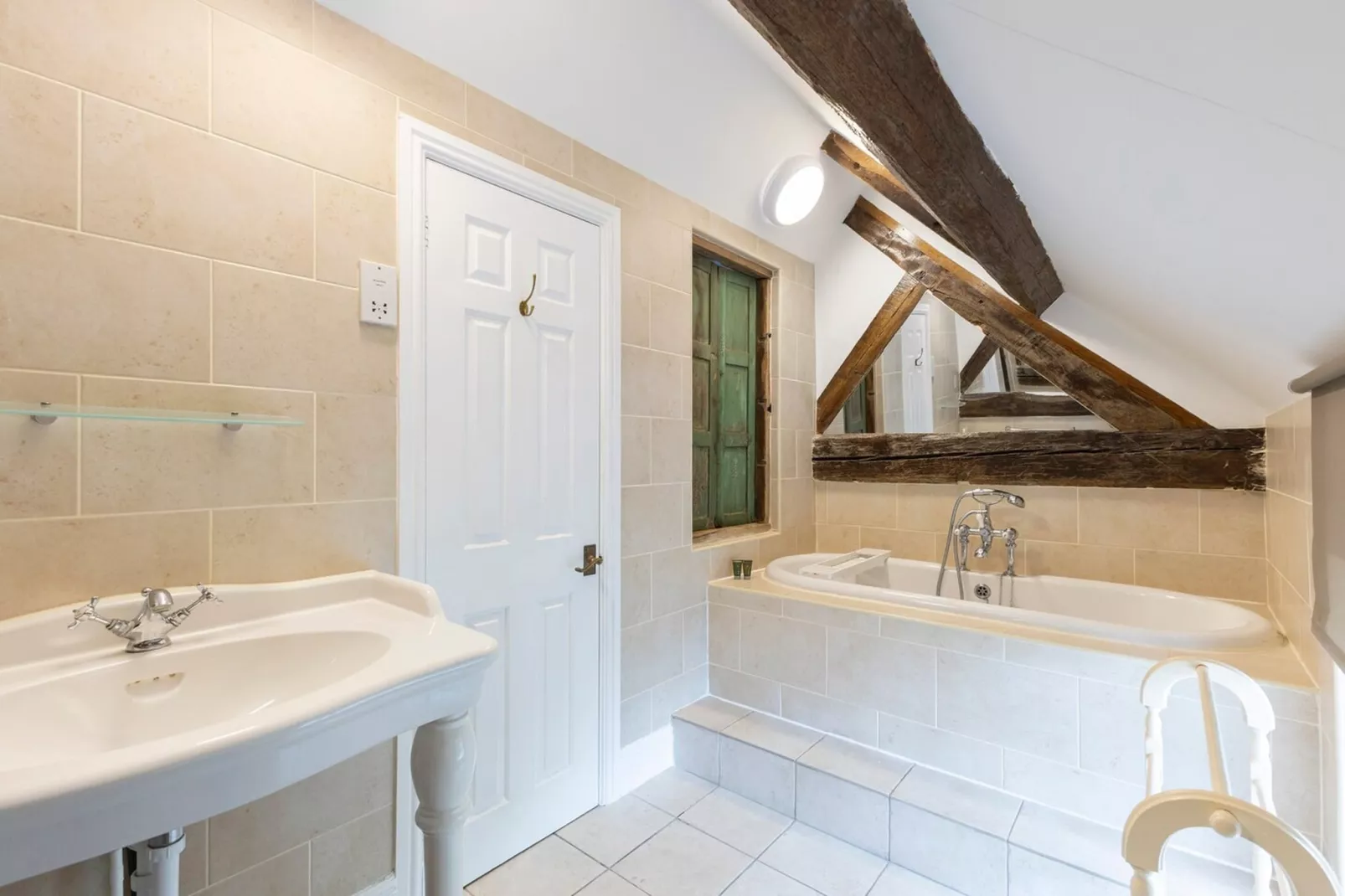 EN_DBY009_Standard Single Room - Shared-Badkamer