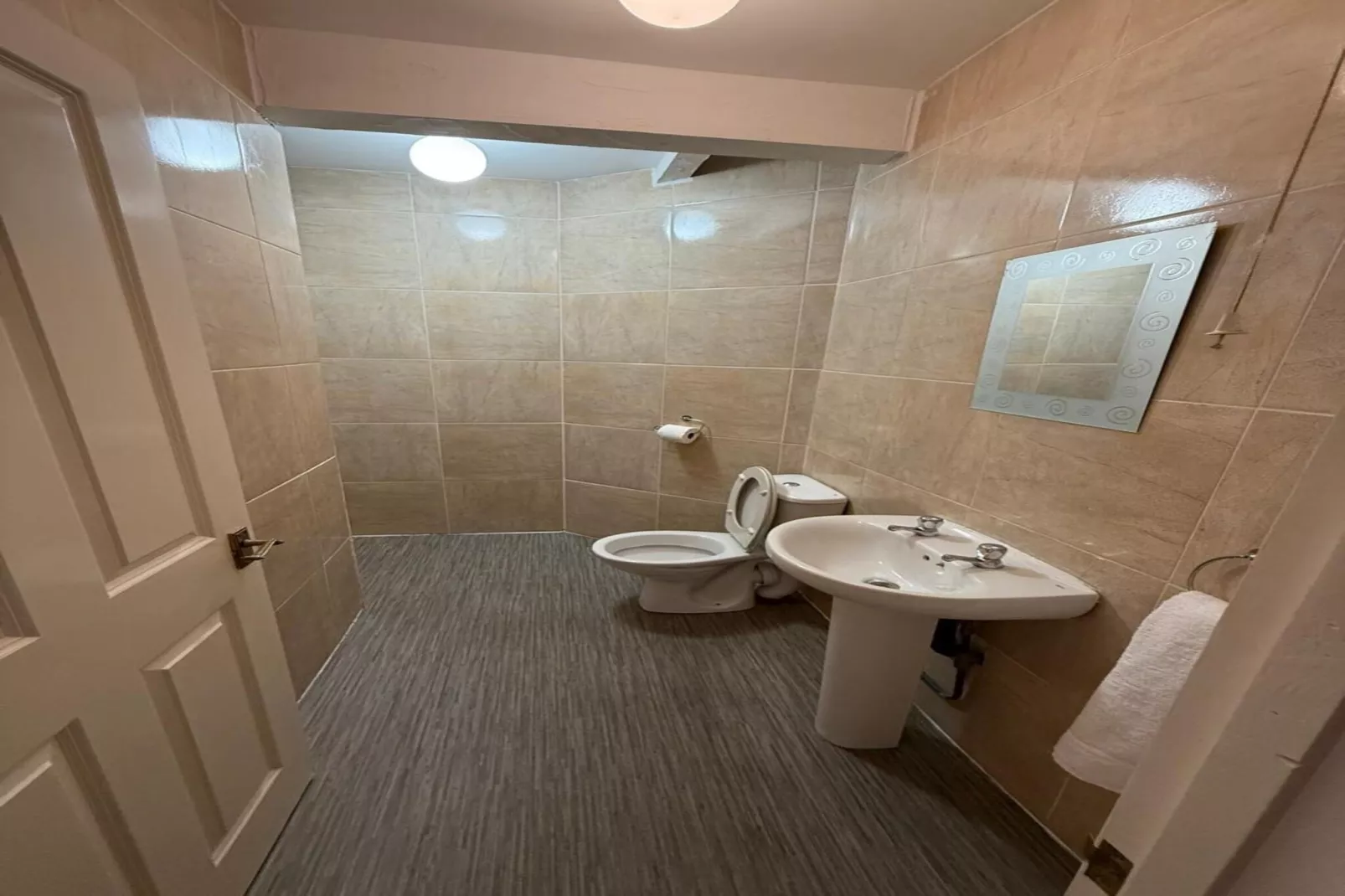 Standard Triple Room-Badkamer