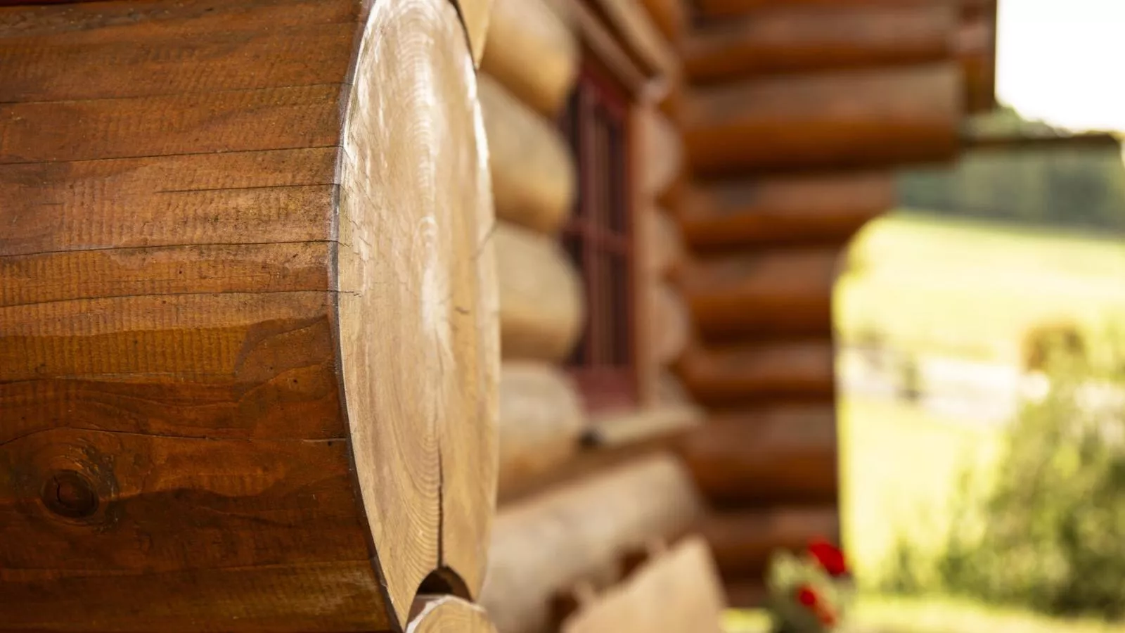 Naturstammhaus-Terrasbalkon