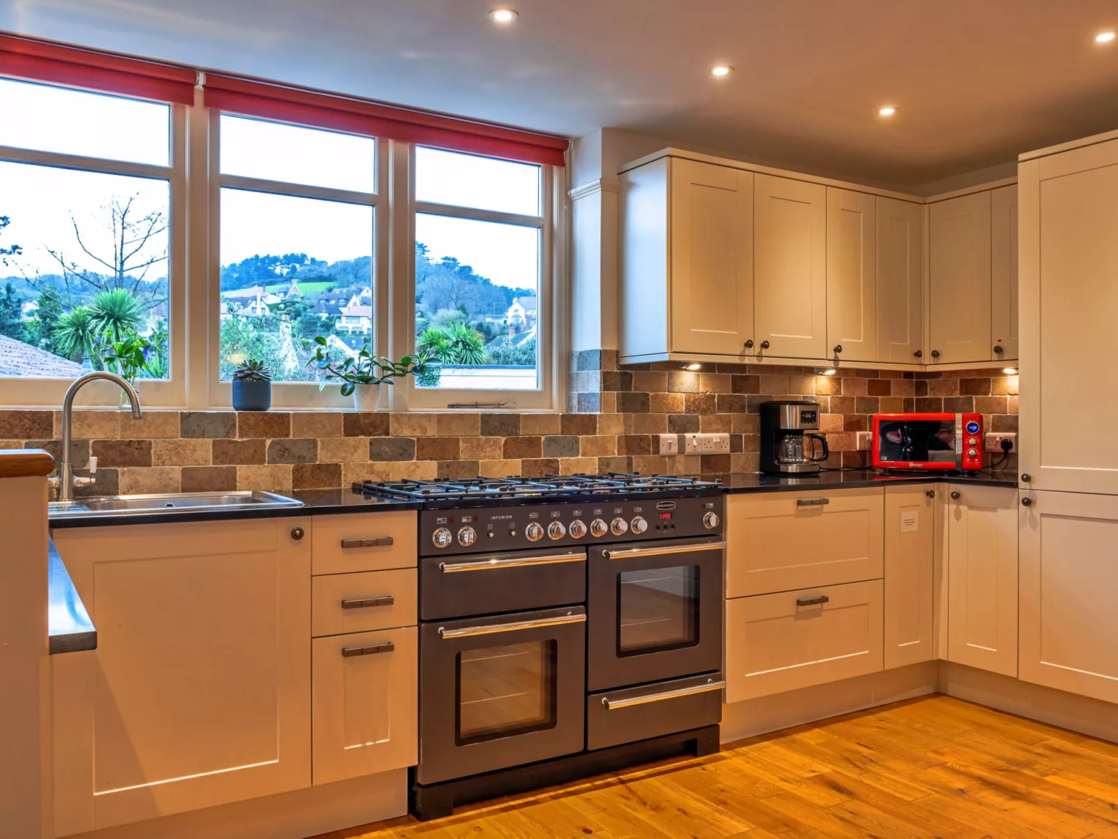 Lower School Cottages-Binnen