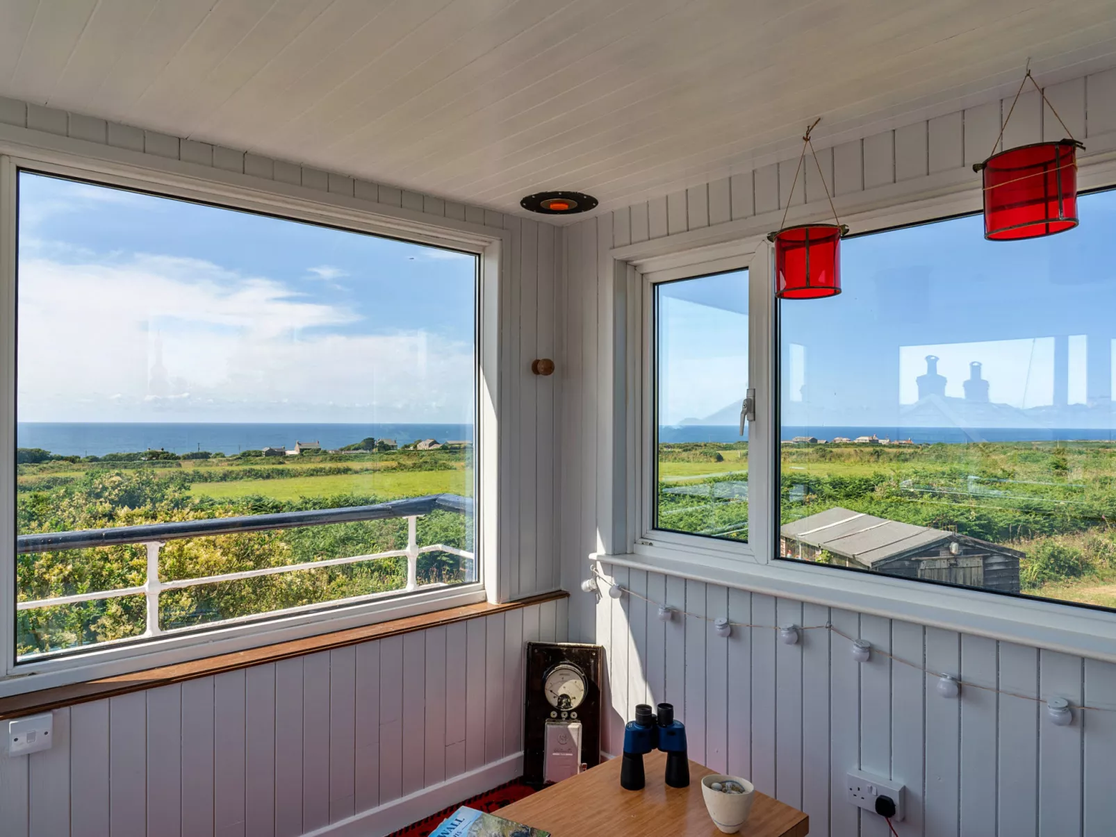 The Watchtower at Western Watch-Binnen