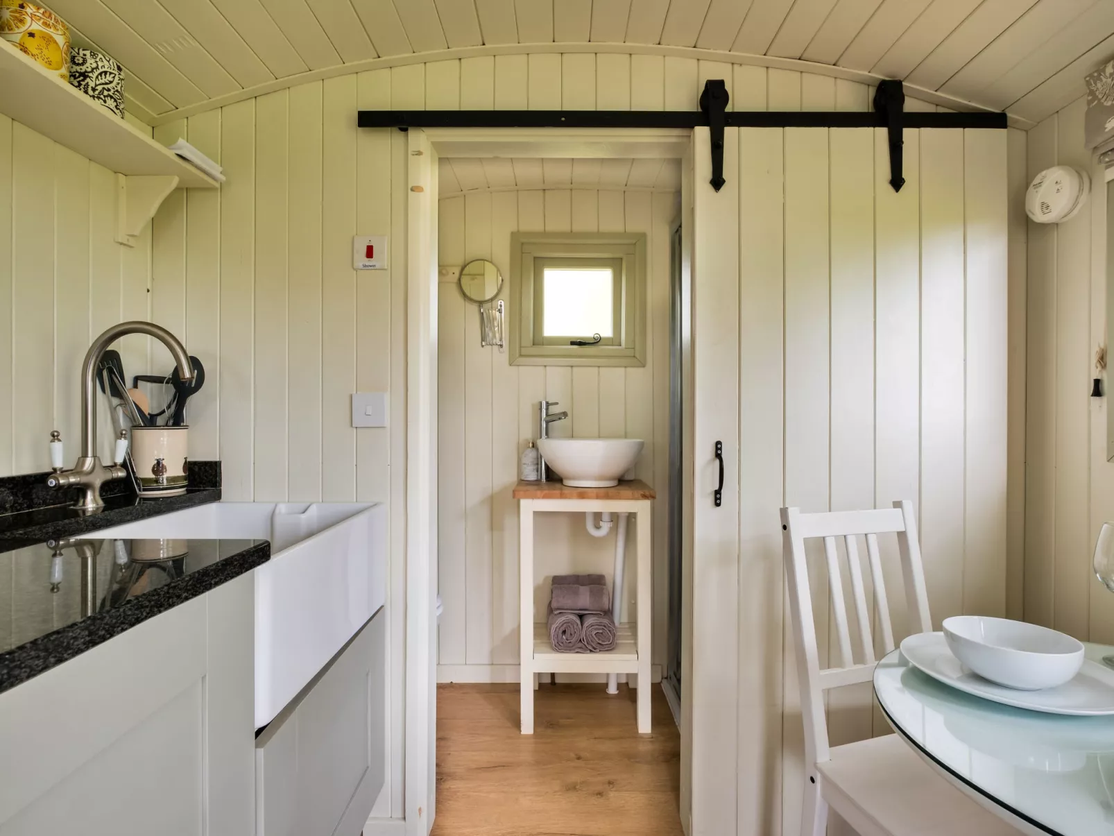 Hay and Hedgerow Glamping-Binnen