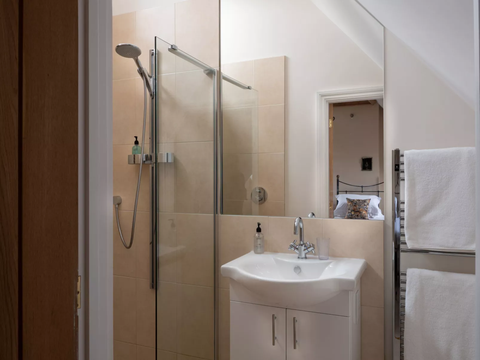 Ryeworth Cottage-Binnen