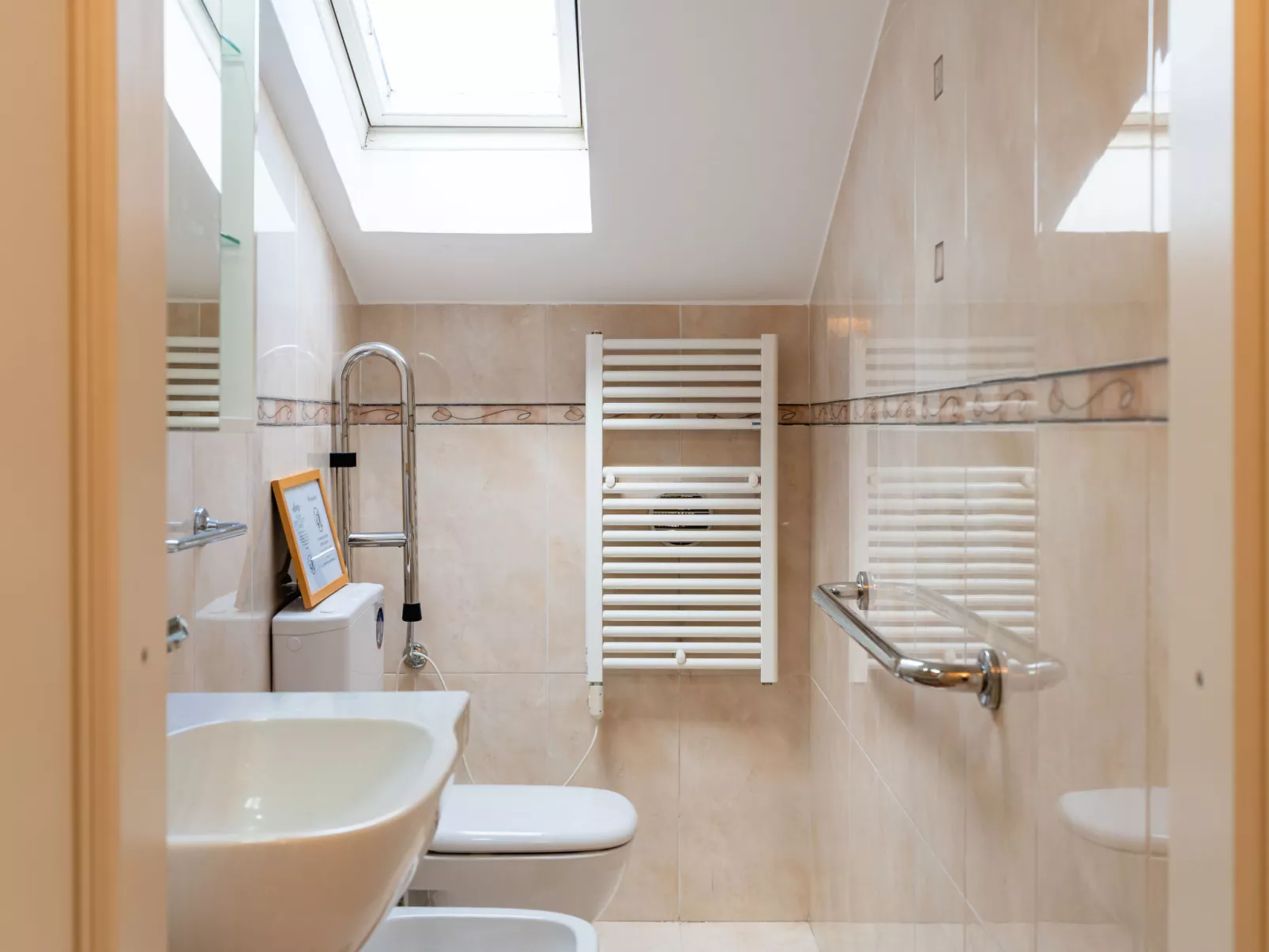 By Center and Sea-Binnen