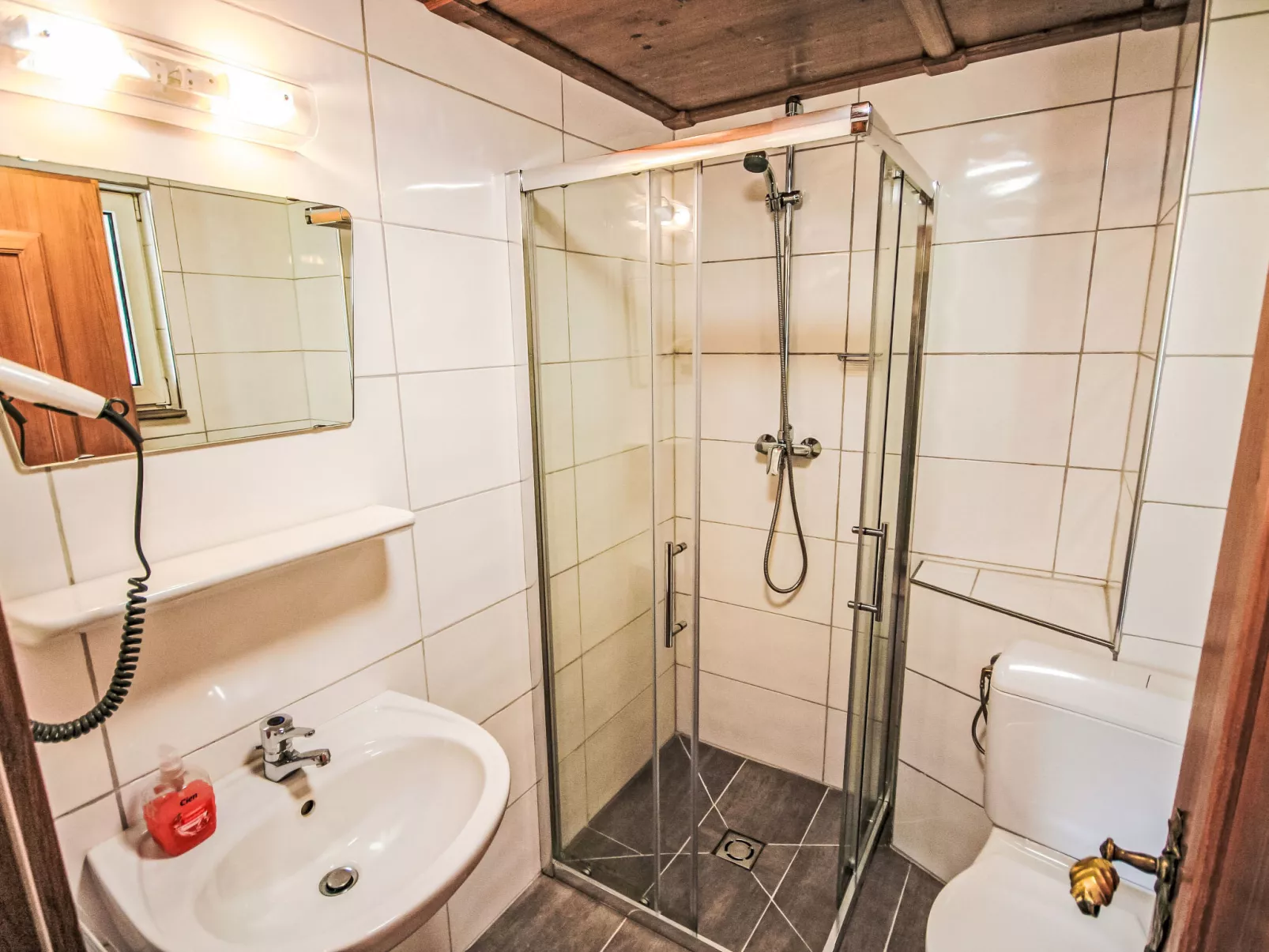 Kombi-Objekt Studio "Biara" und "Grenta"-Binnen