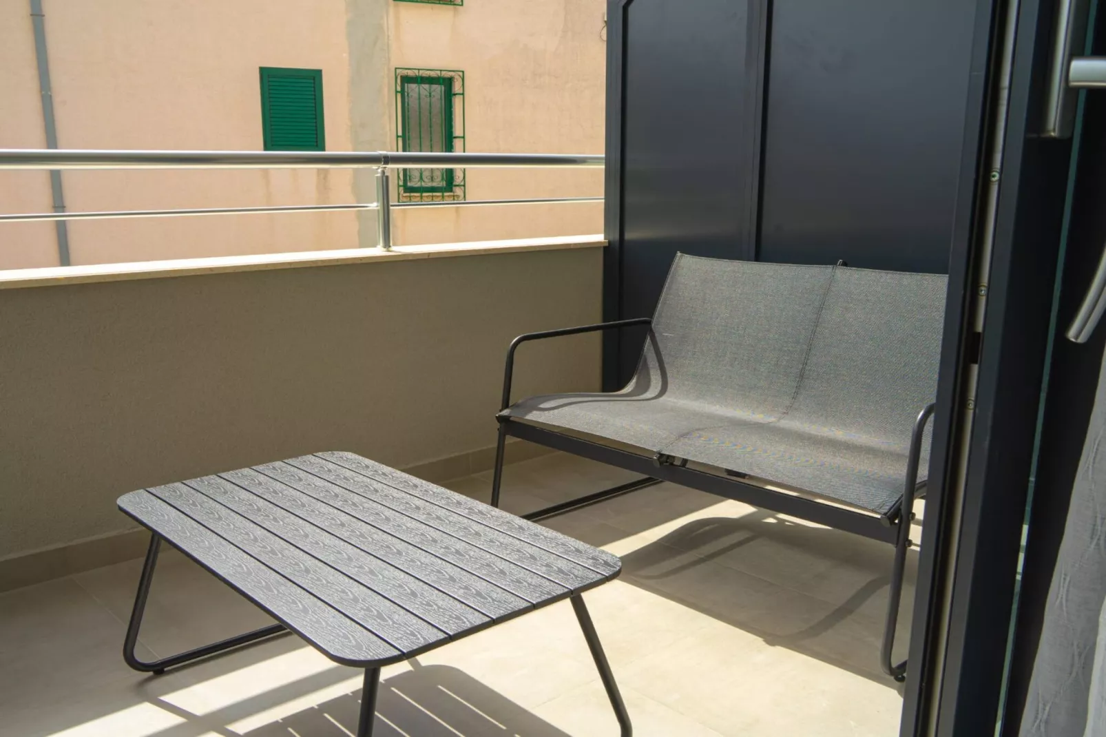 One-Bedroom Apartment (A4)-Terrasbalkon