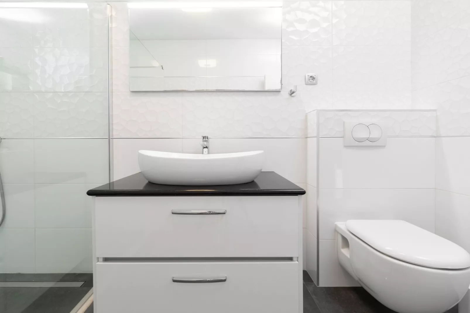 Modern Villa with Pool-Badkamer