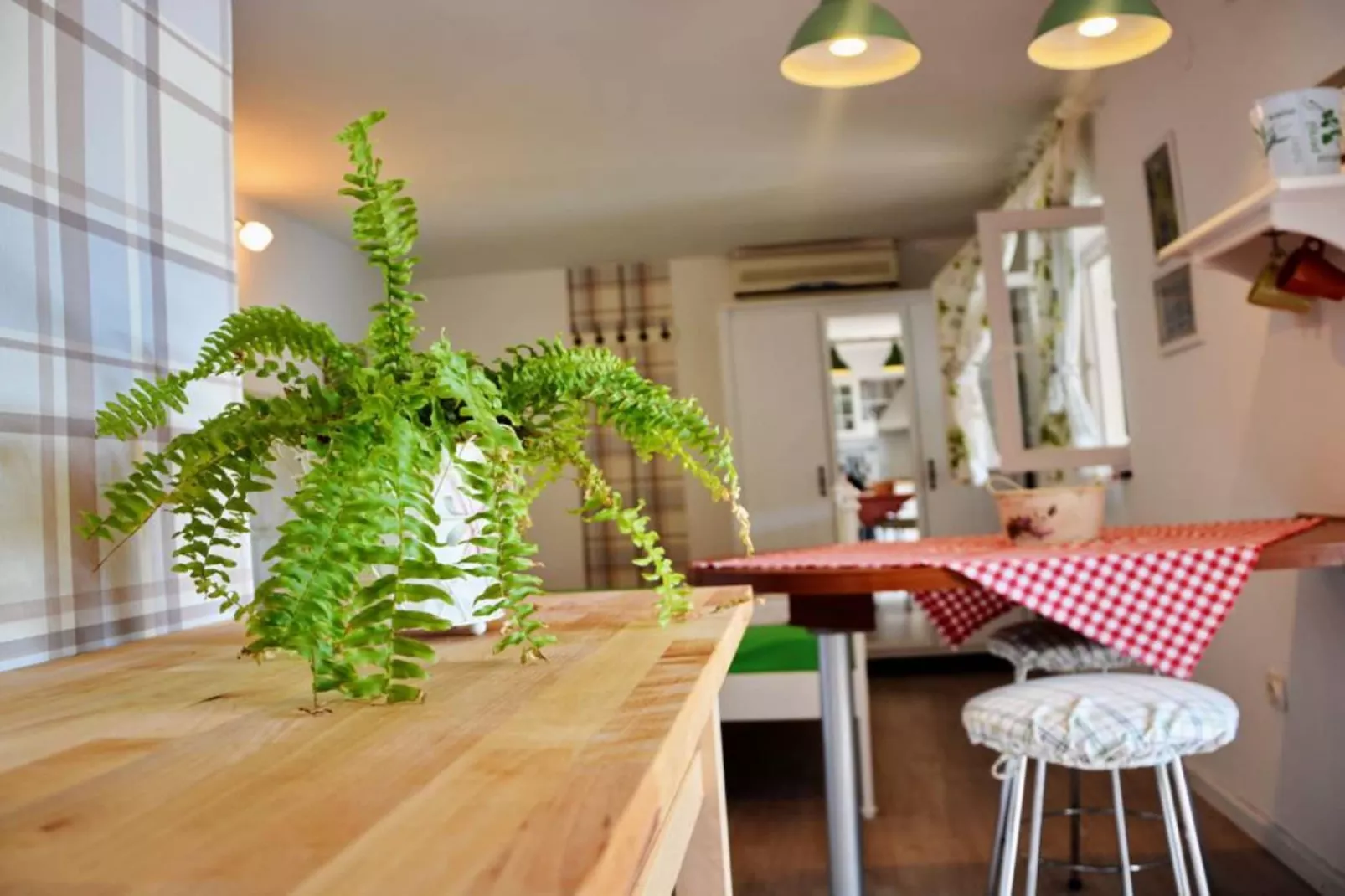 Studio (Ruzmarin)-Binnen