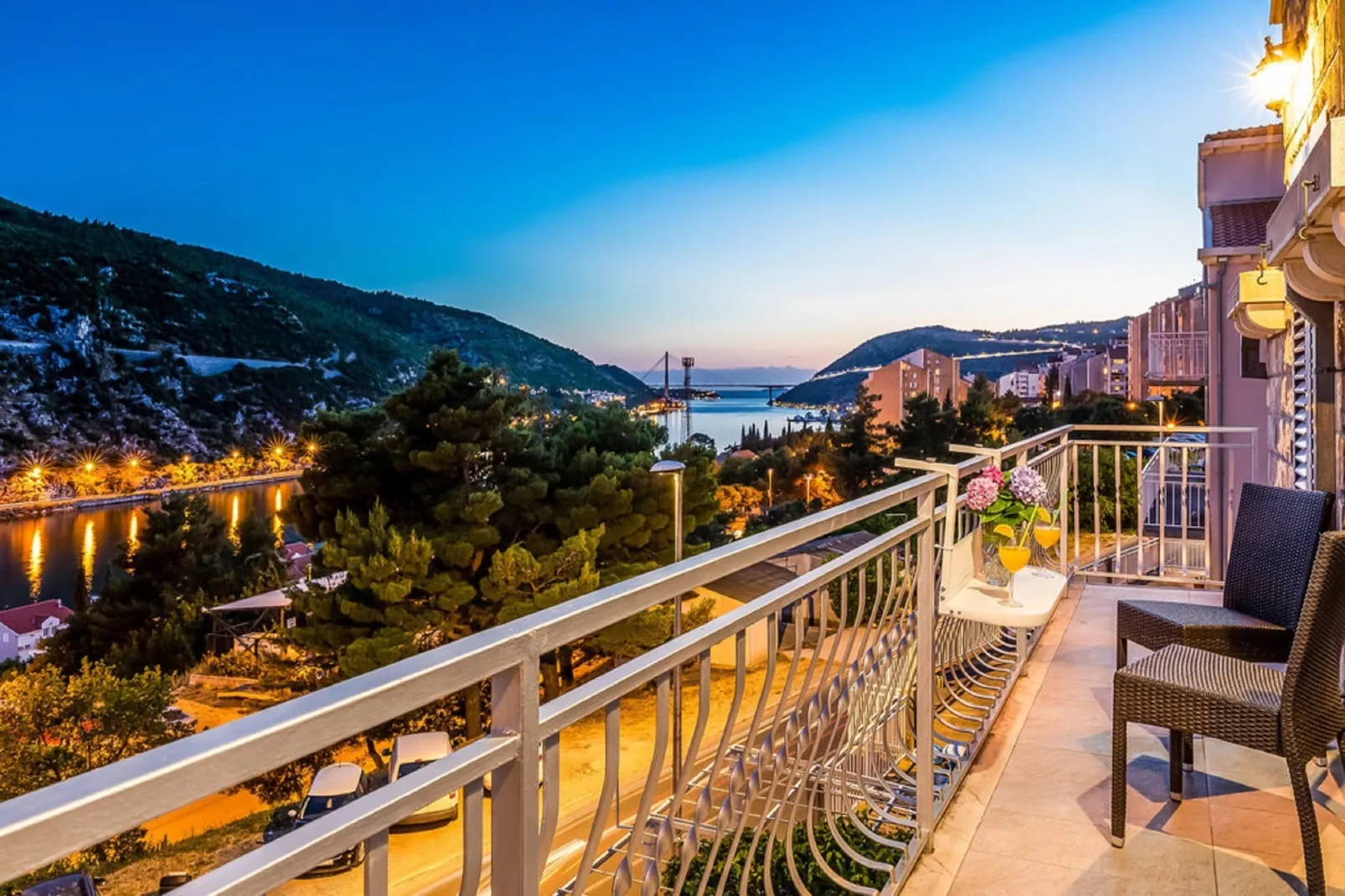 Three Bedroom Apartment with Pool-Terrasbalkon