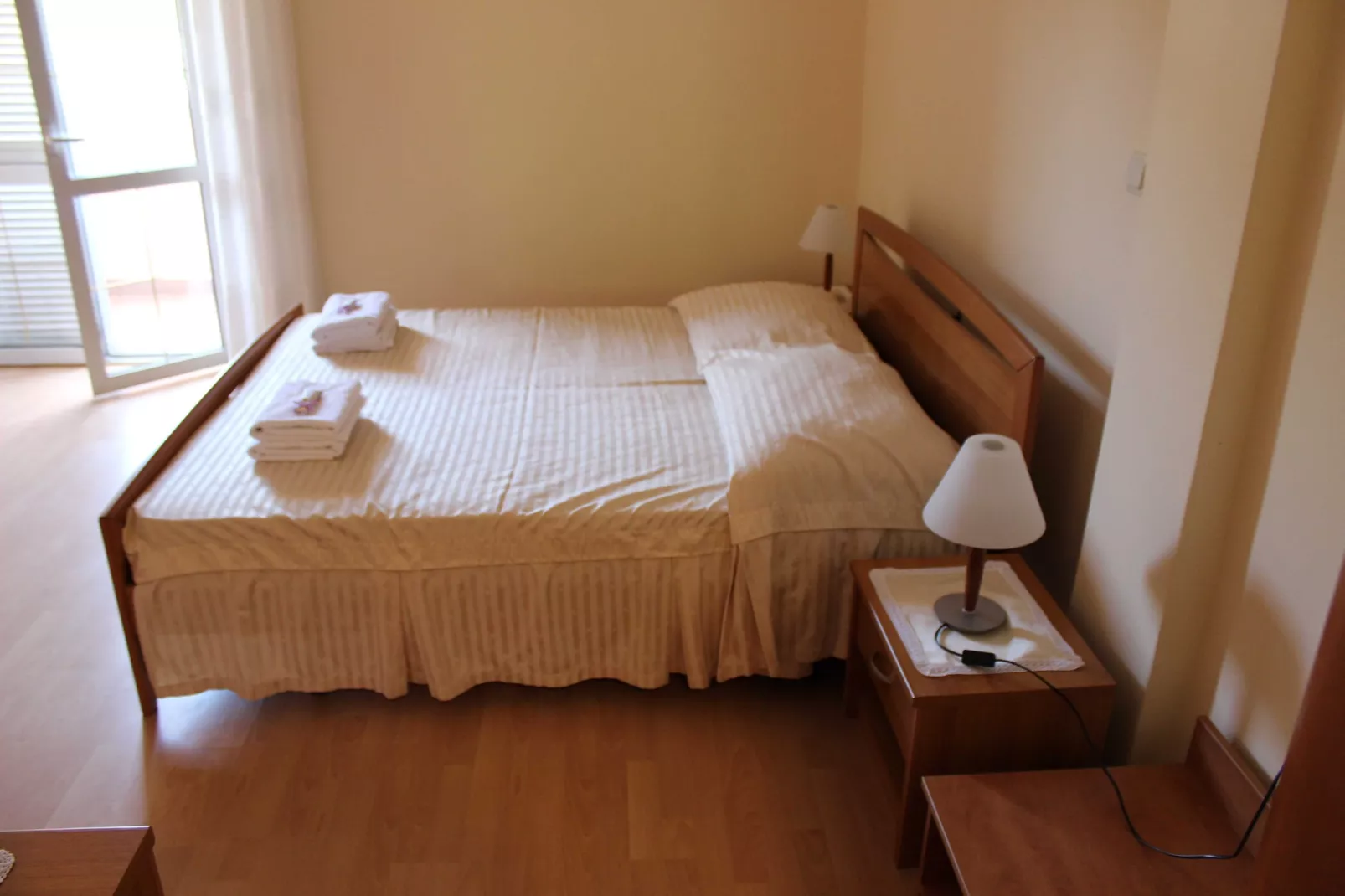 Guest House Villa Anggela - Triple room with Balcony and Garden View (Br.5)-Binnen