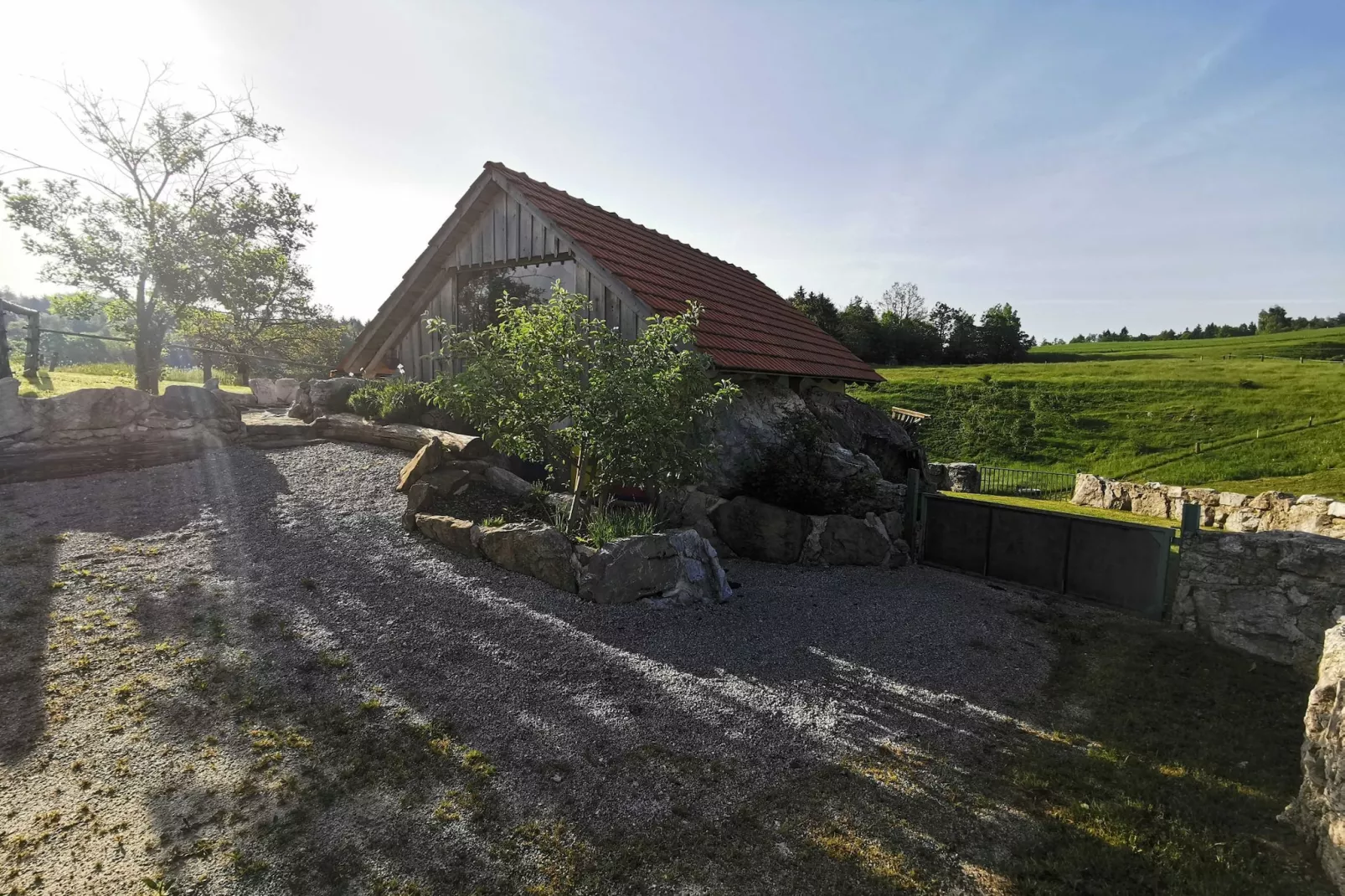Visnja Gora Meadow Hideaway with Terrace - One Bedroom Cottage with Terrace (owner Hiška na skalci)-Buitenlucht