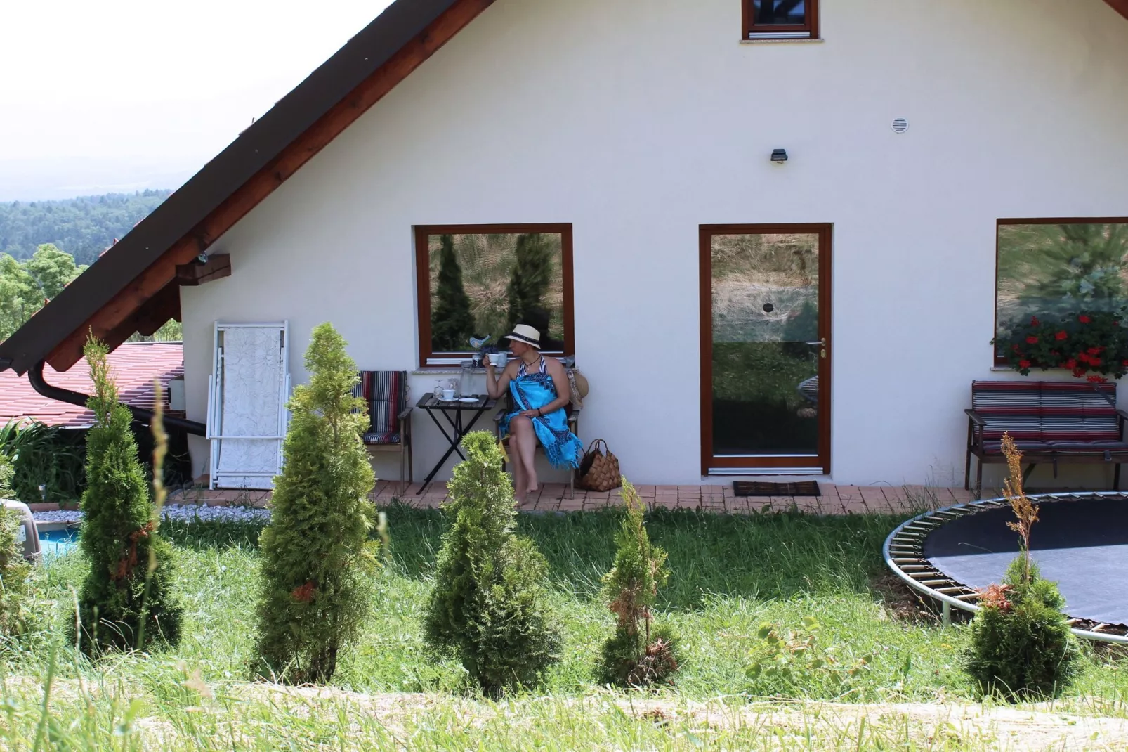 Rustic Refuge Glamping with Hot-Tub and Sauna - Two Bedroom Apartment with Terrace-Buitenlucht