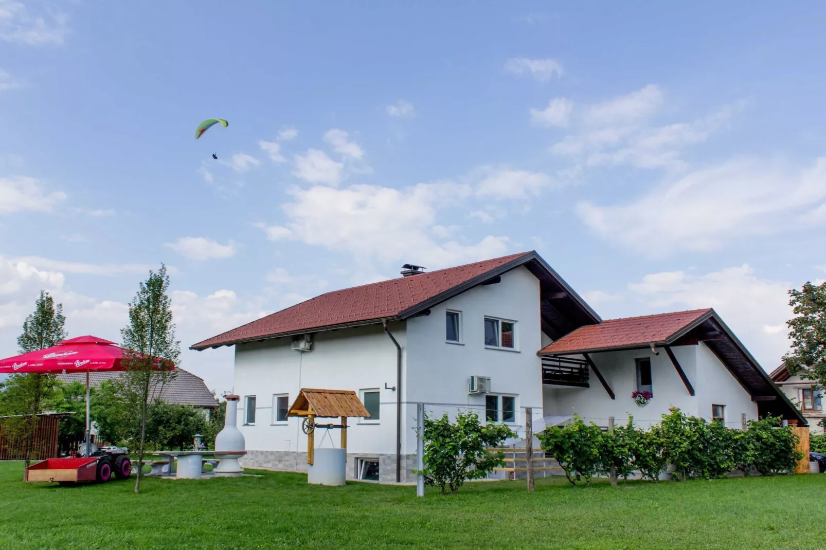 Cozy Holiday Home with Garden, BBQ, and Outdoor Dining Area in Rečica ob Savinji - Two Bedroom Apartment-Buitenlucht