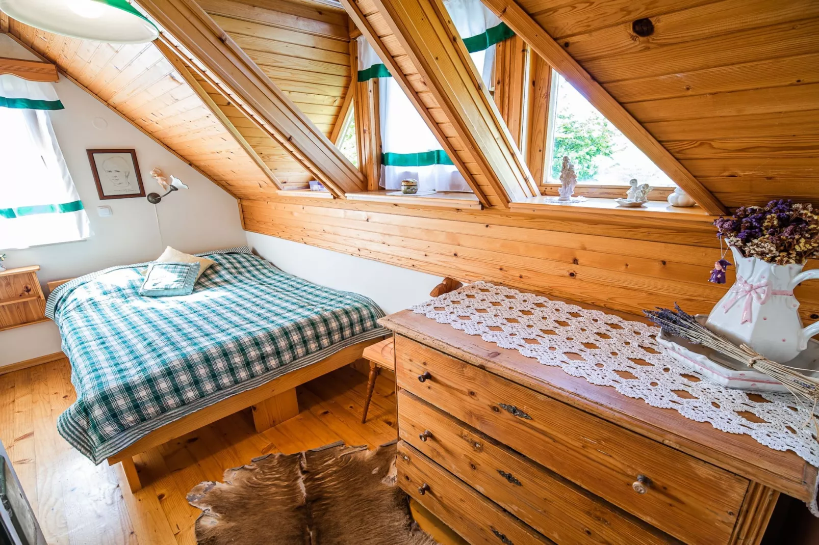 Cozy Countryside Retreat Villa with Hot-Tub - Two Bedroom Villa with Hot Tub-Slaapkamer