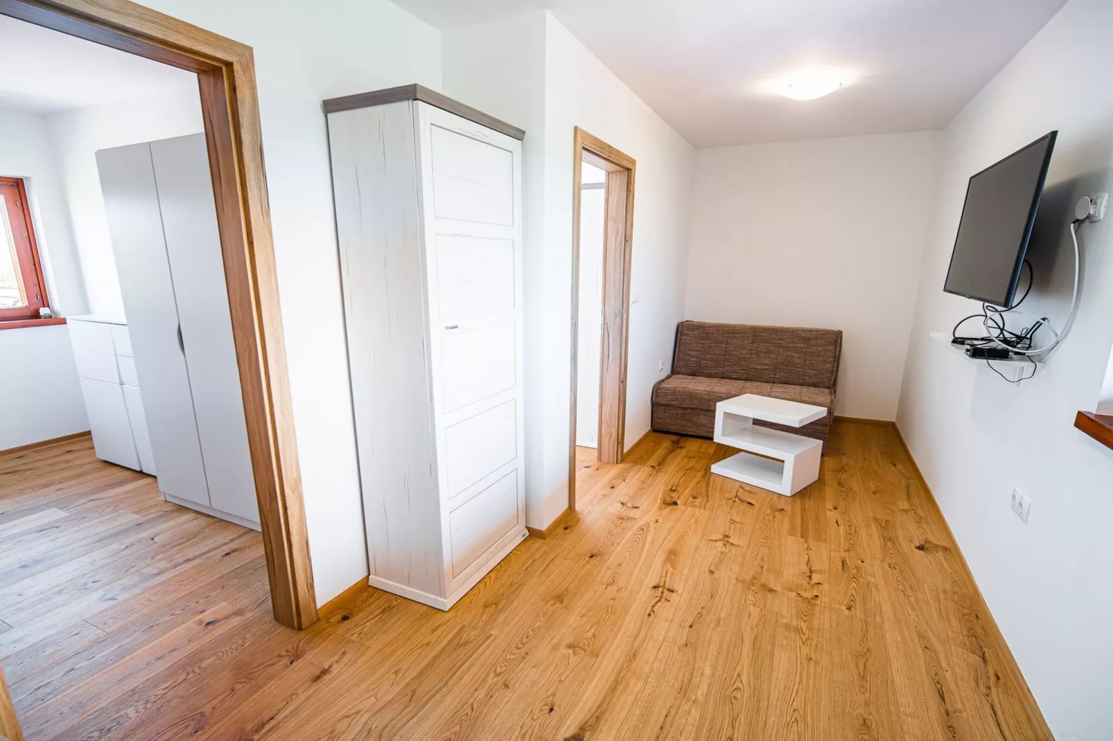 Serene Hollow Holiday Home with Mountain View - Two Bedroom Holiday Home with Mountain View-Slaapkamer