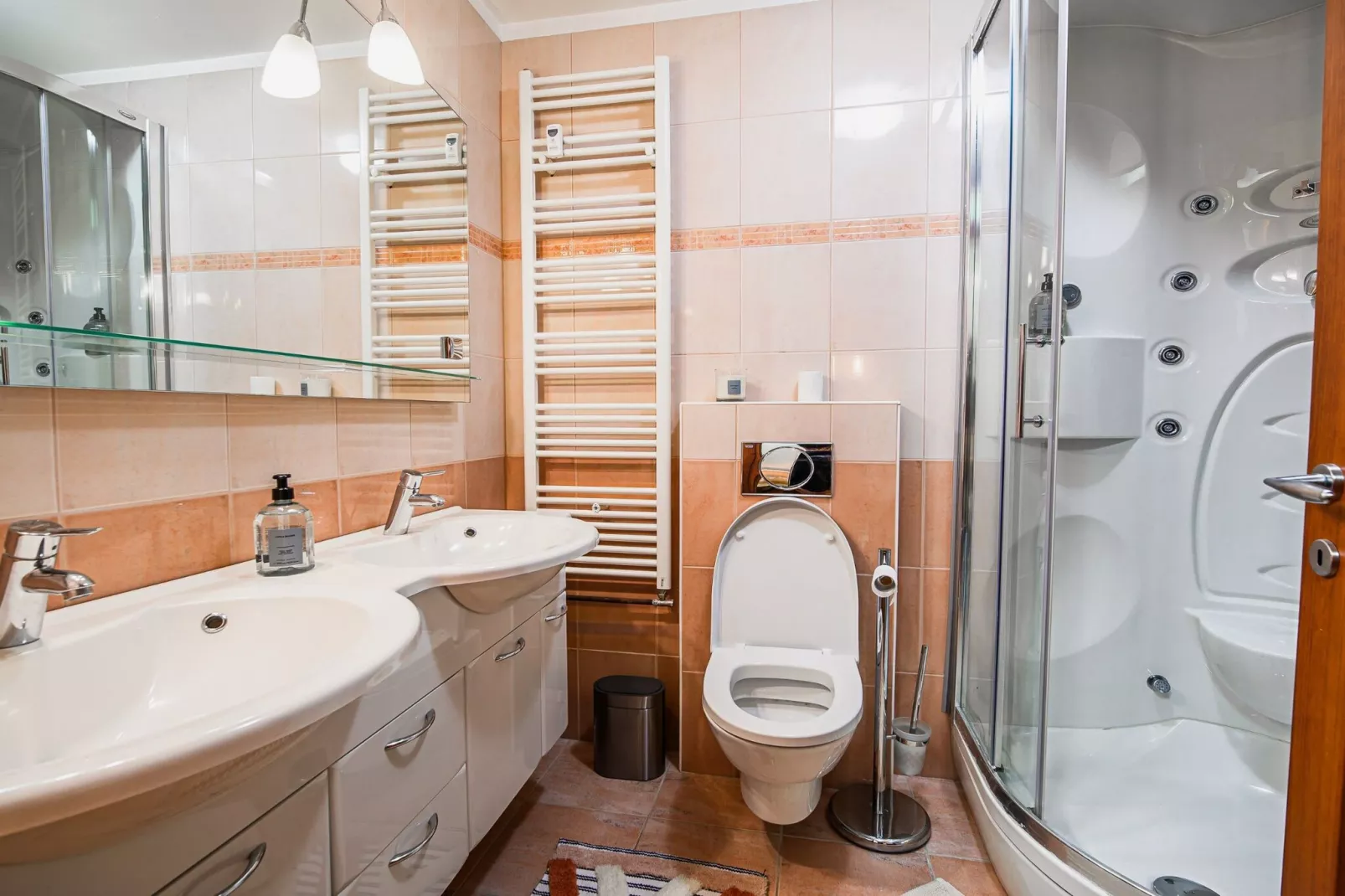 Elegant and Scenic Peaceful Apartments Portoroz - One Bedroom Apartment with Terrace-Badkamer