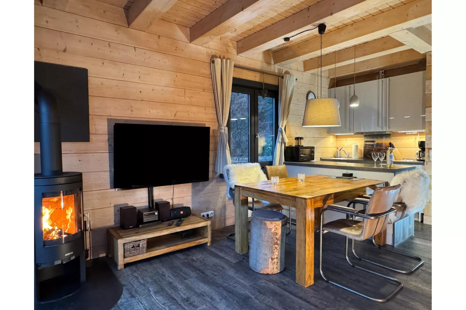 Romantik-"Hütte"-Eetkamer