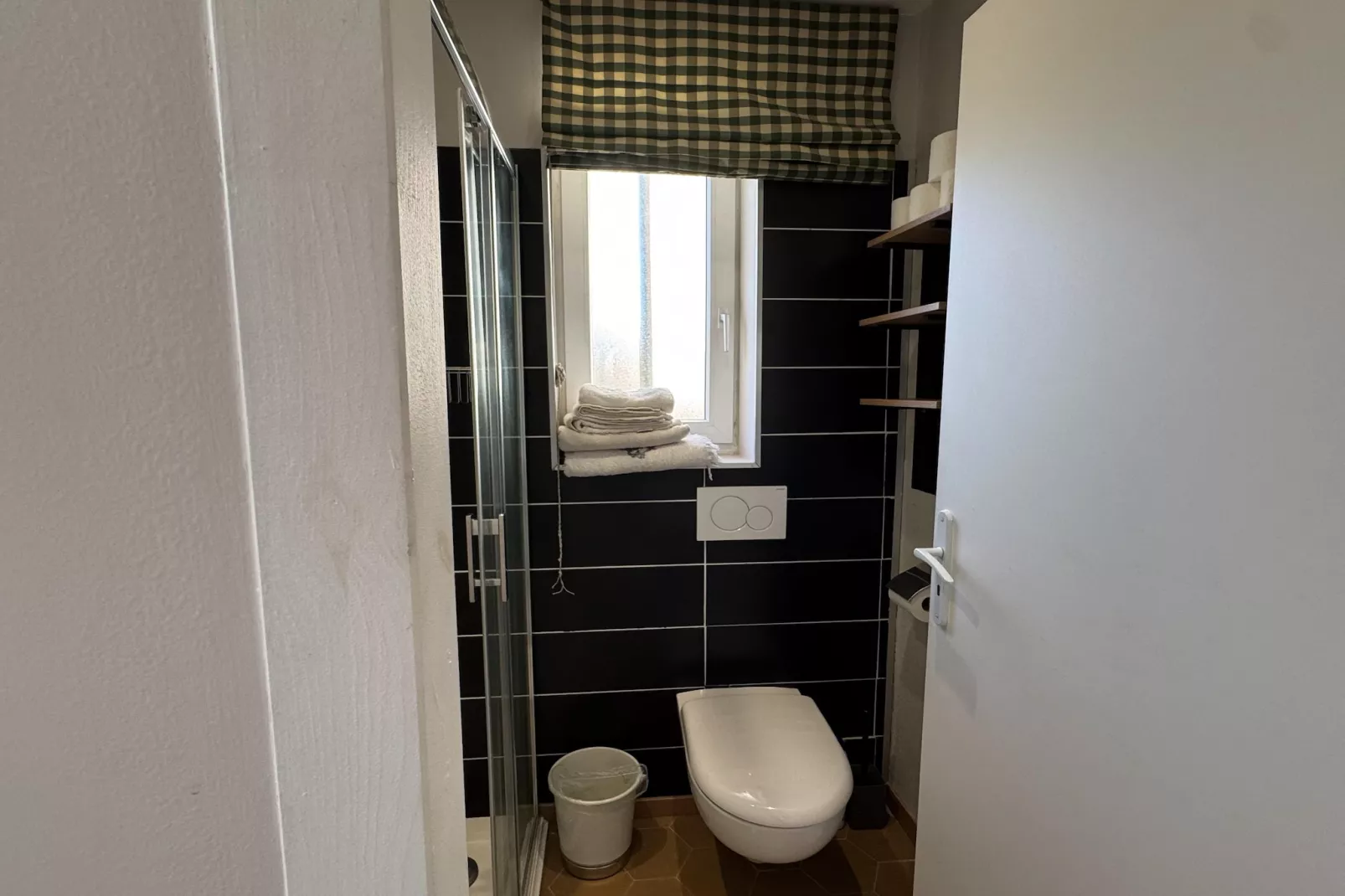 Appartement avec la petite cour-Badkamer