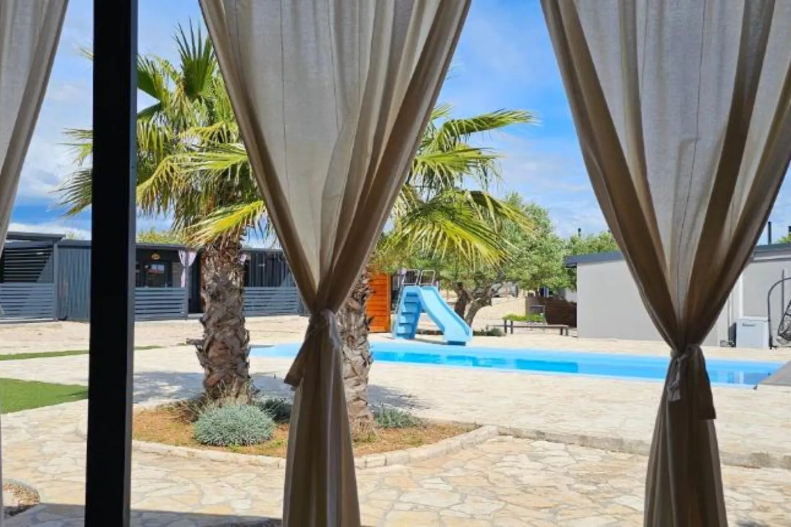 SAK Mobile Homes - Classic Two Bedroom Mobile Home with Terrace and Sea View (Br2)-Zwembad