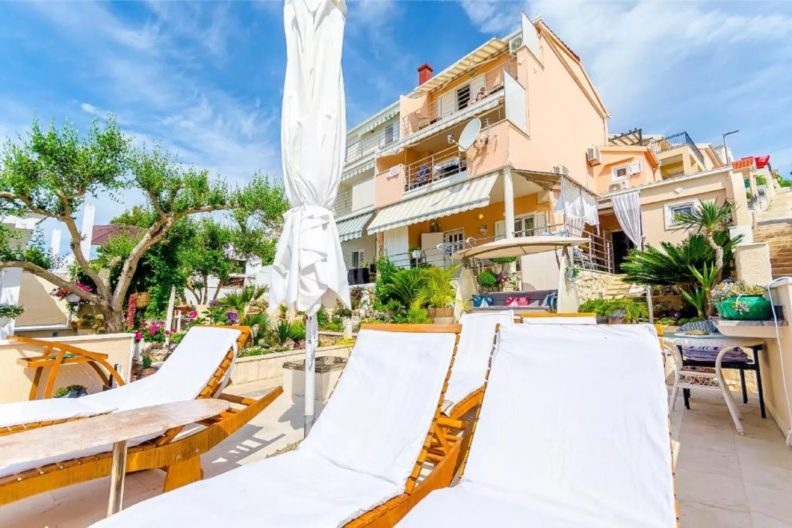 Apartments Nives - Two Bedroom Apartment (A3)-Buitenlucht