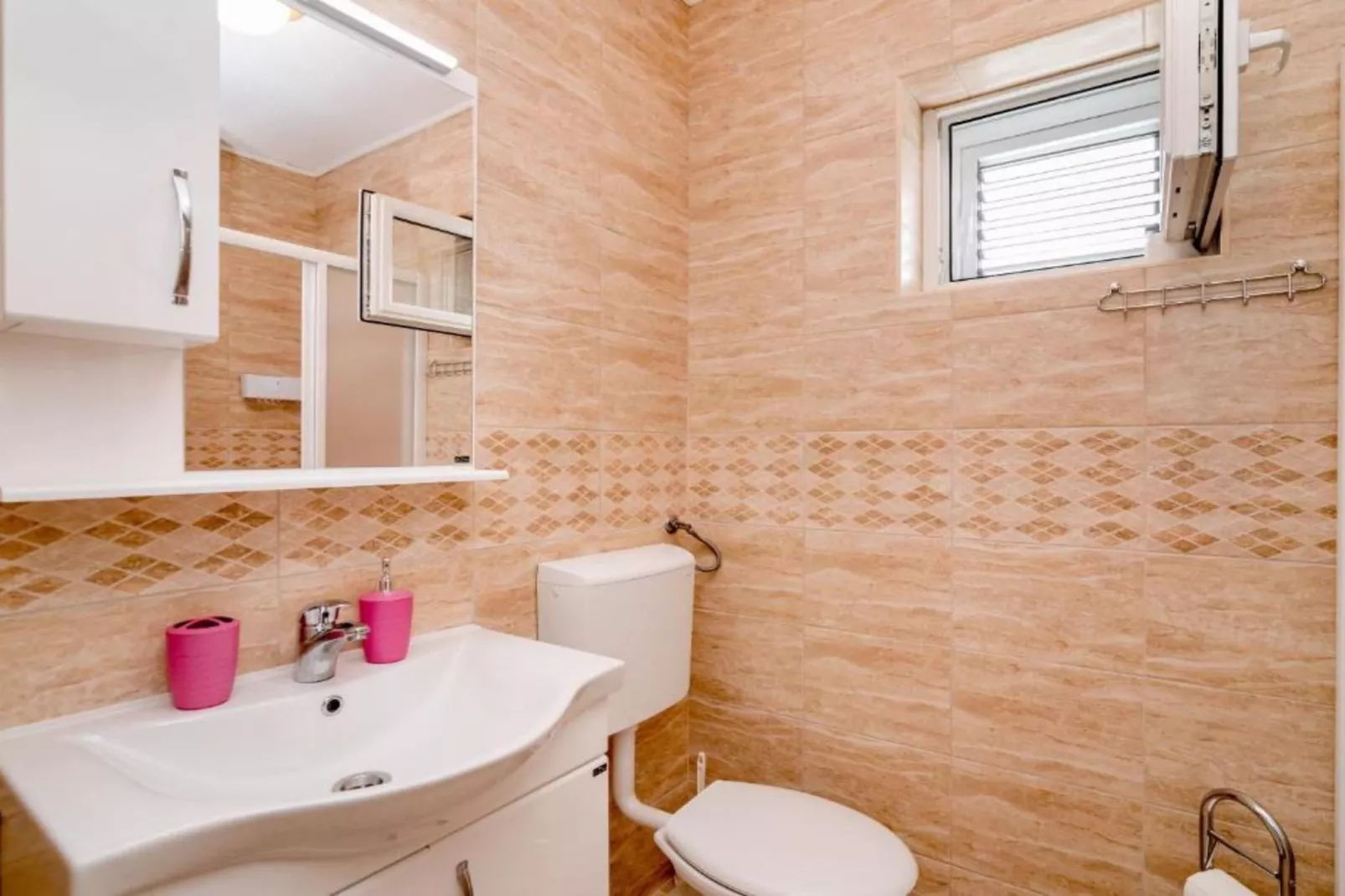 Tranquil Retreat with Private Pool in Lustica Bay - One Bedroom Apartment with Balcony and Sea View 1-Badkamer