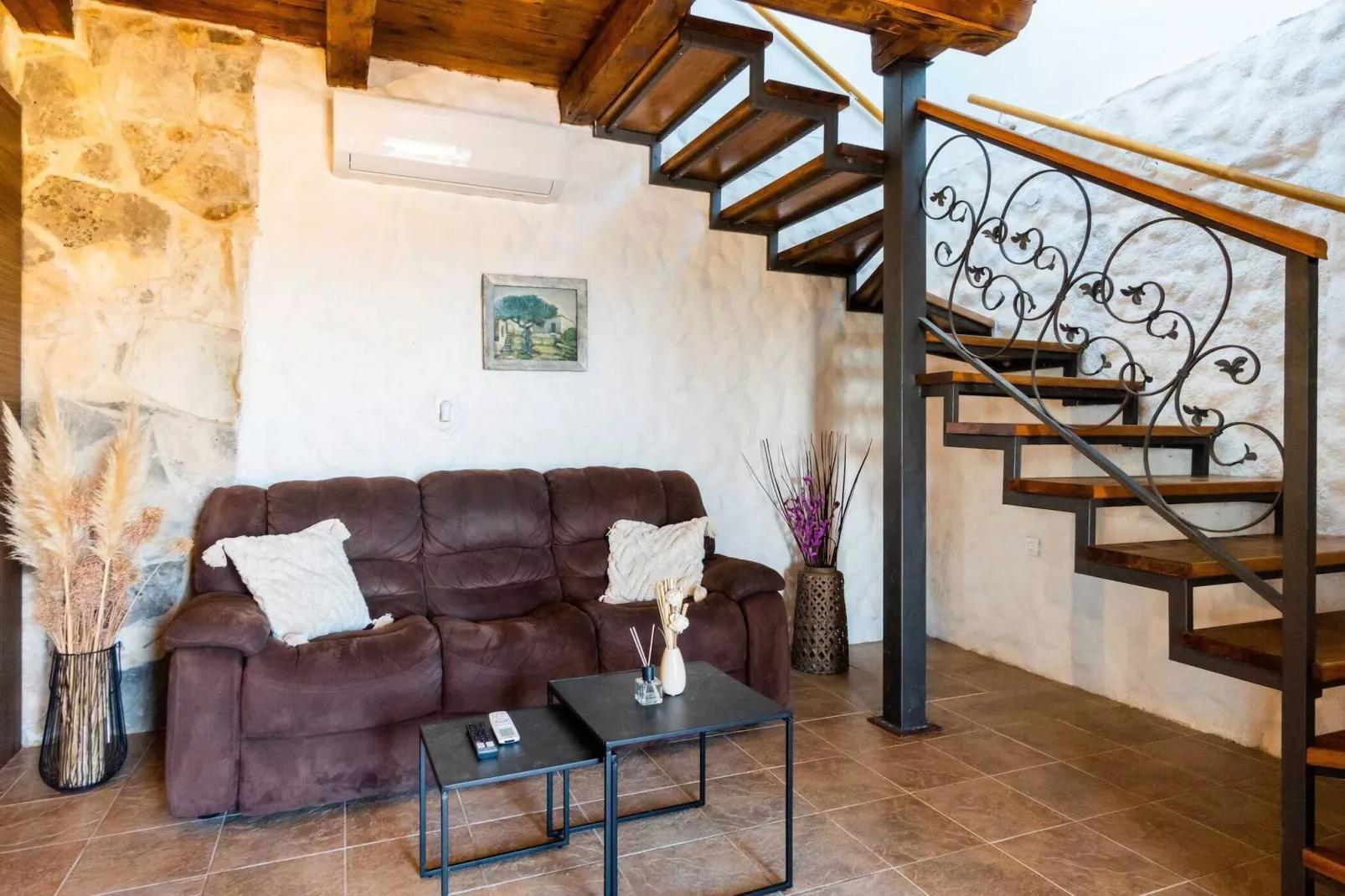 Authentic Villa Storia-Overloop