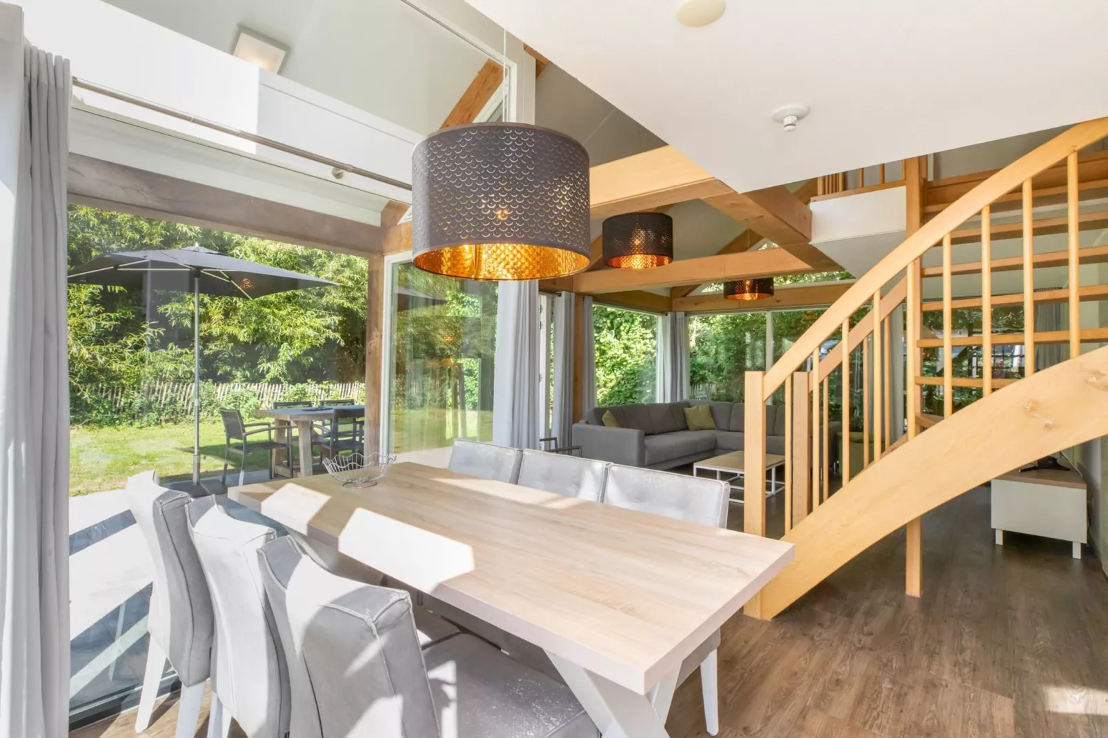 Zonnedorp 23 Zeeland Huis Renesse: Luxury Beach Holiday | Close to North Sea-Eetkamer