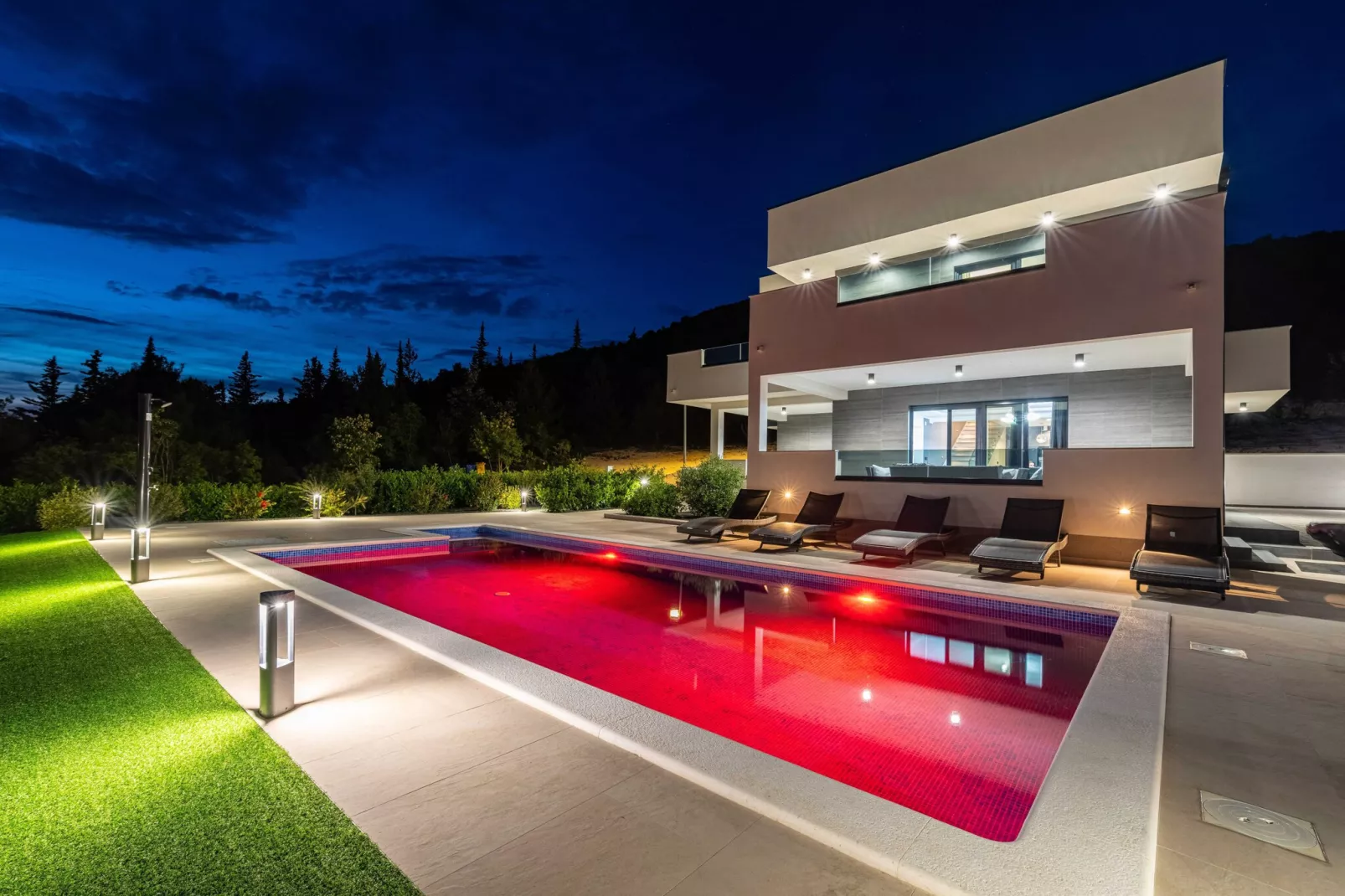 Luxury Villa Burra-Buitenkant zomer