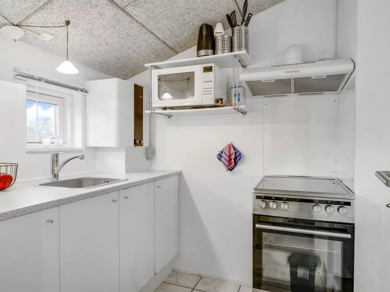 "Sylvana" - 75m from the sea-Binnen