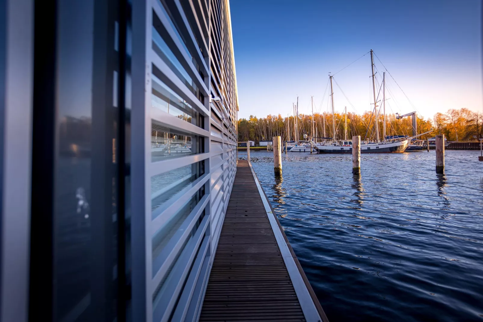 Hausboot in Peenemünde-Buitenkant zomer