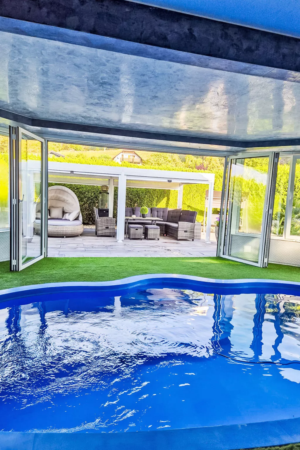 Naturnah mit Pool und Sauna-Buiten