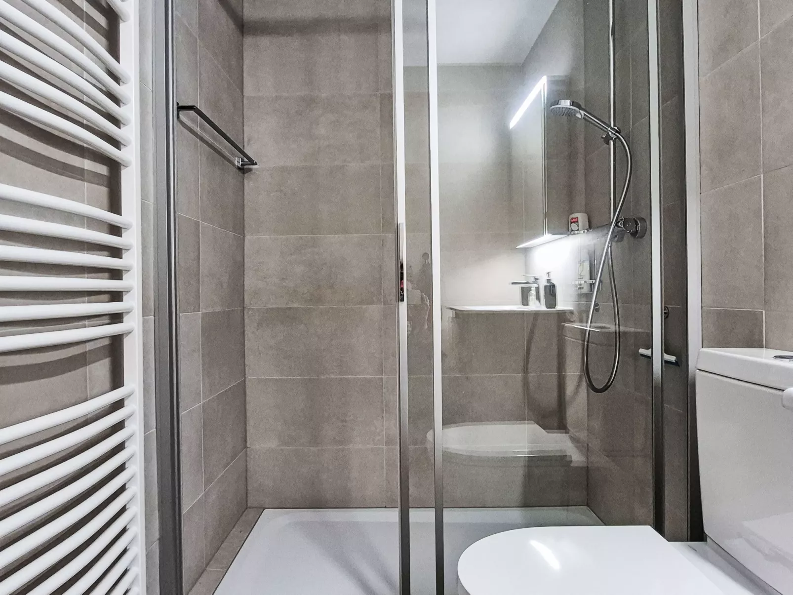 Ambassador 2/1-Binnen