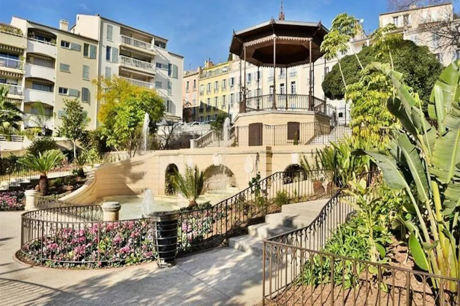 Résidence Le Castel-hyeres-Niet-getagd